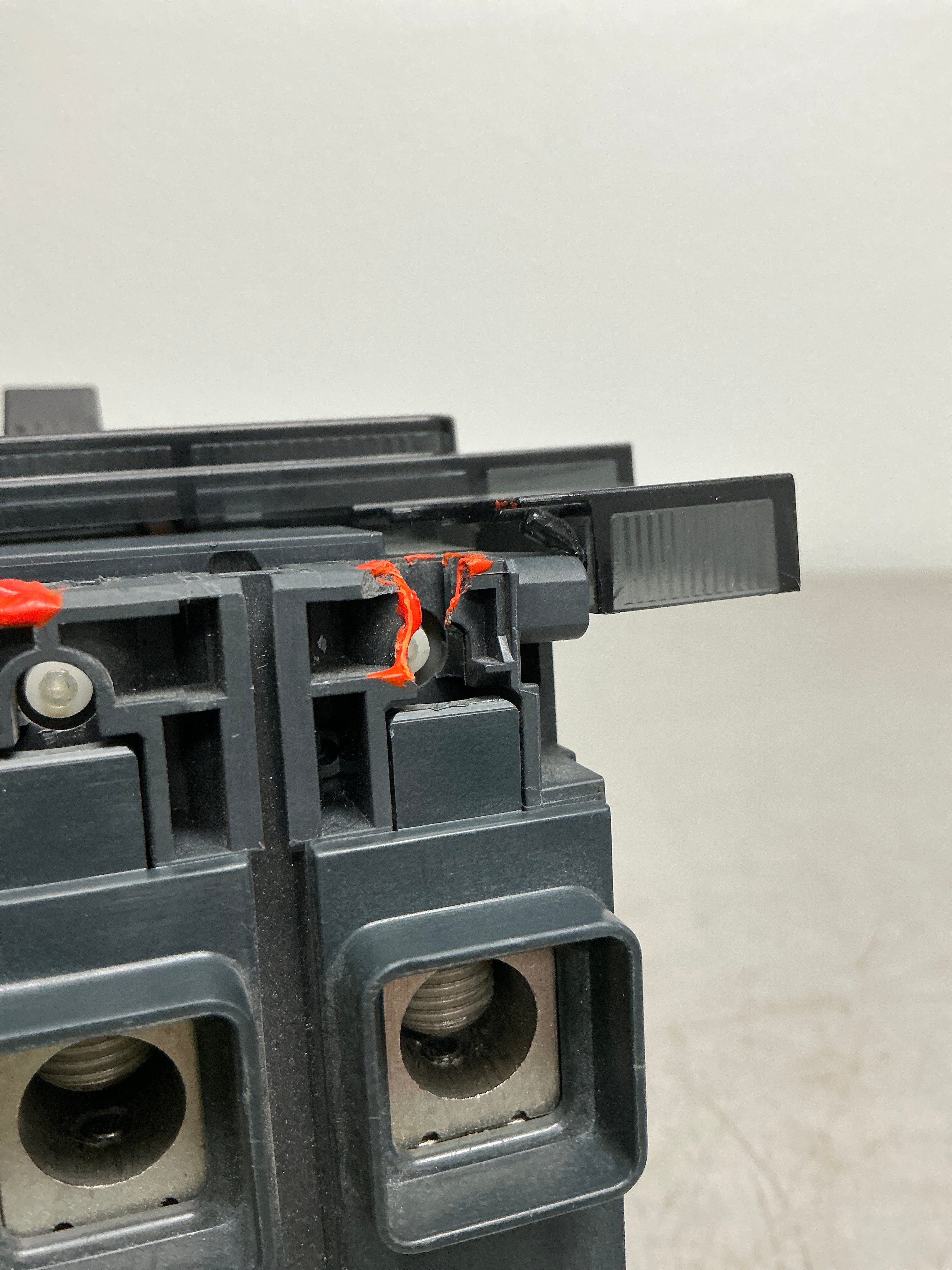 *CHIPPED* see picture Used BDA36030 3 Pole, 30 Amps Circuit Breaker