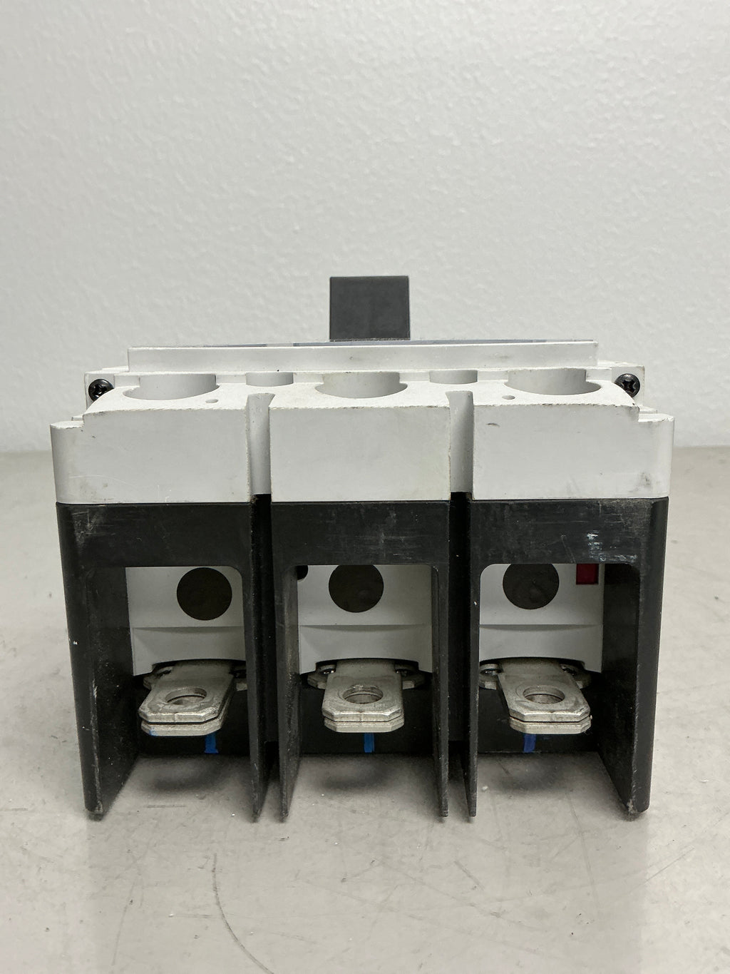 New Eaton PDG33G0400FNNN, 3 Pole, 400 Amps, 600 Volts, Circuit Breaker