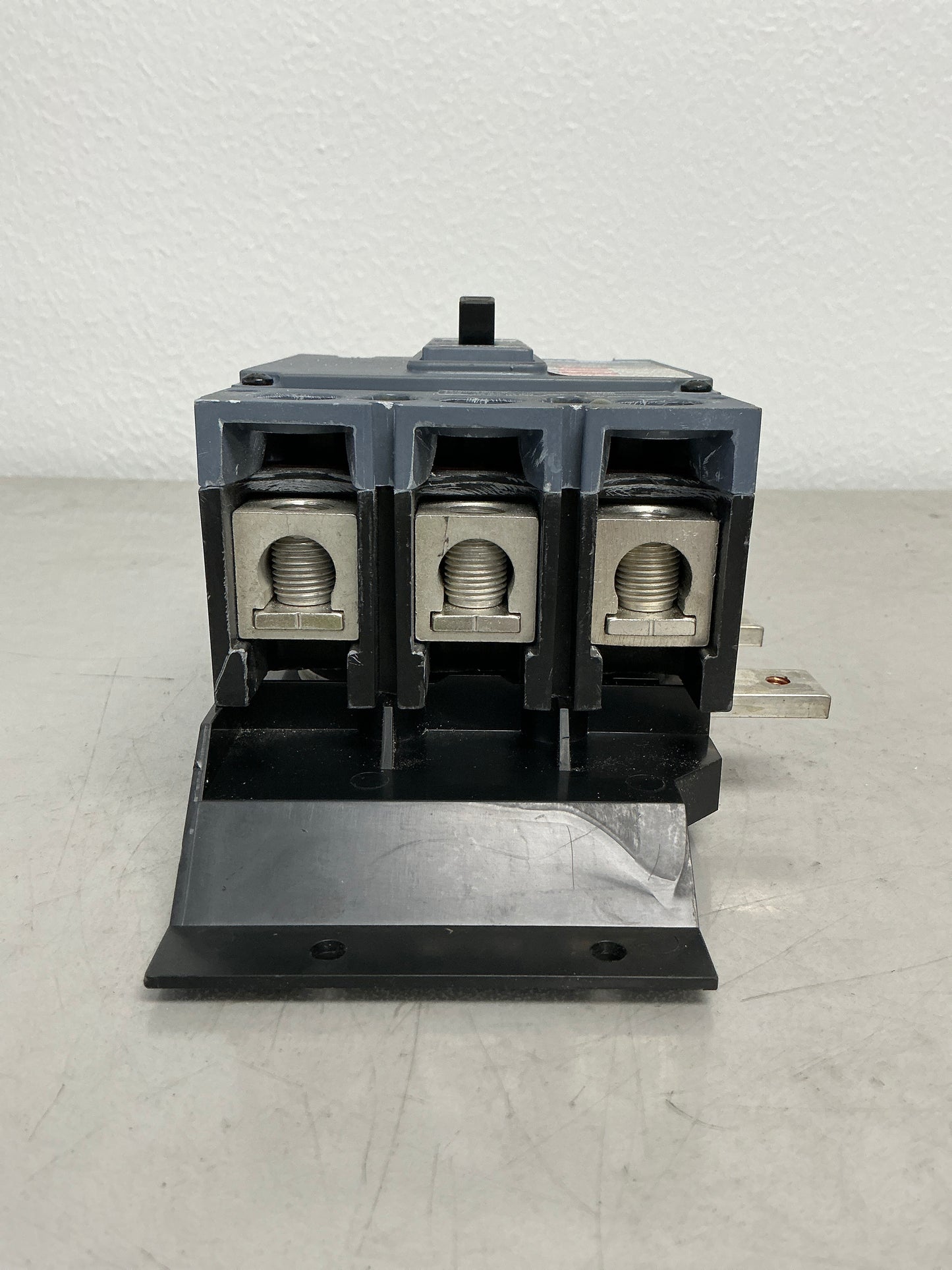 New Siemens QR23B200 200 Amp 240 Volt 3 Pole Breaker With Panel Kit