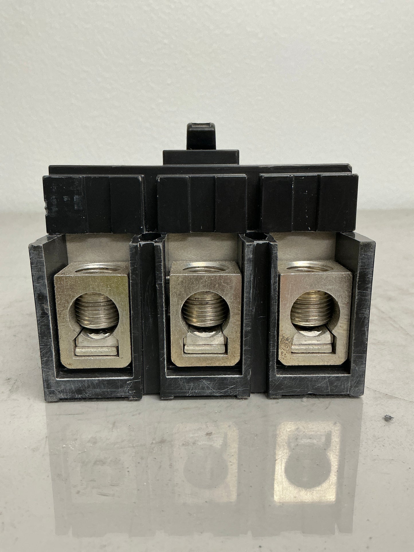 *CHIPPED* Used Square D QBL32225 3 Pole, 225 Amps, 240 Volts