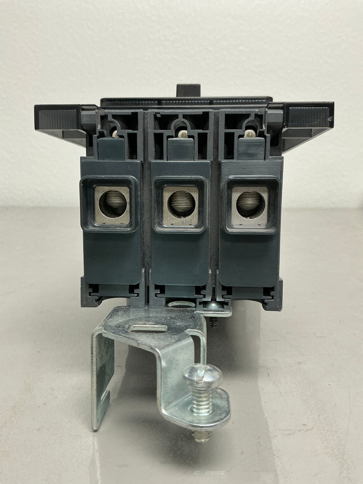 *CHIPPED* Used BGA36025 3 Pole, 600 Volts, 25 Amps