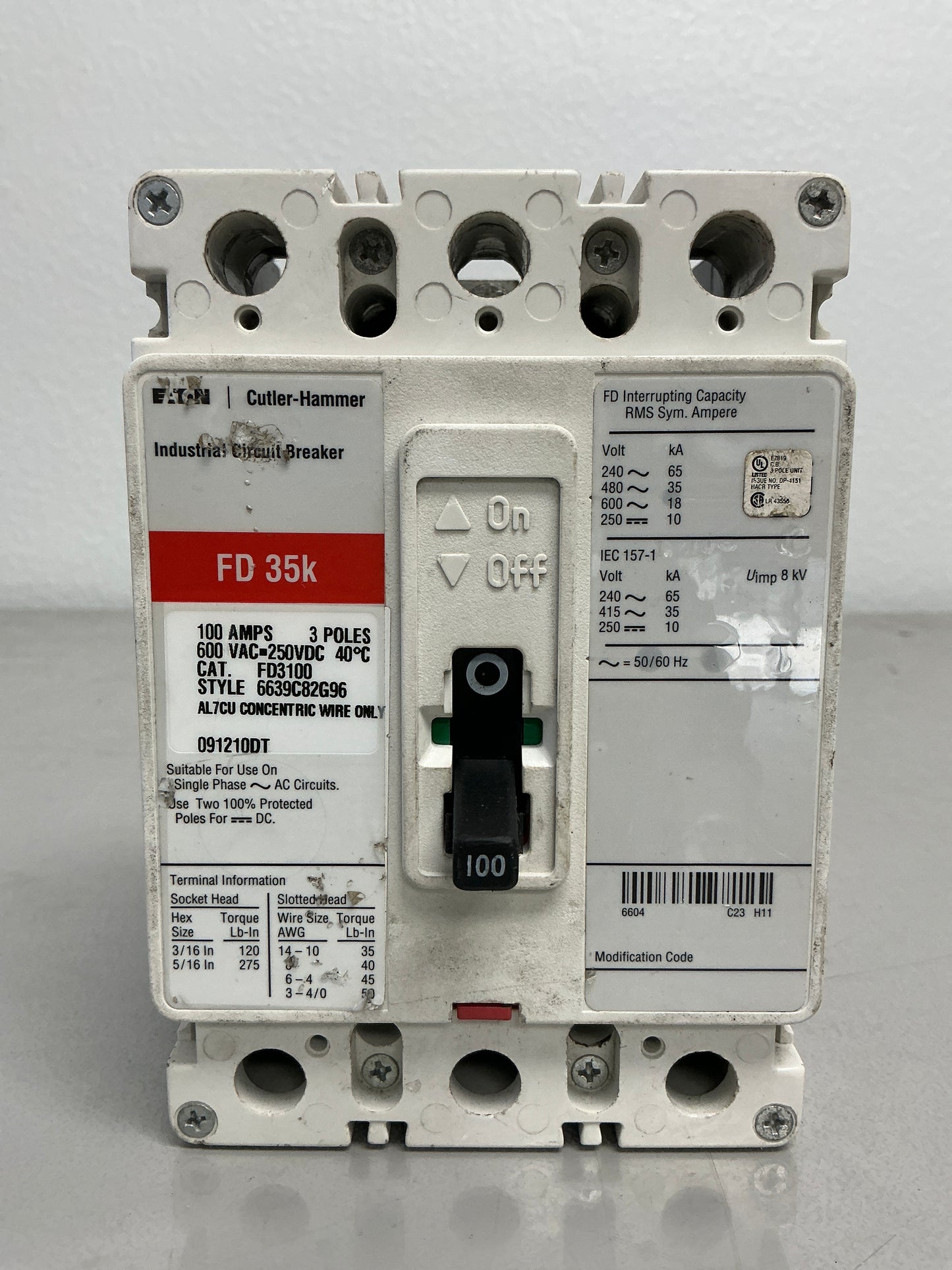 Used FD3100 3 Poles, 100 Amps, 600 Vac, ** CHIPPED**