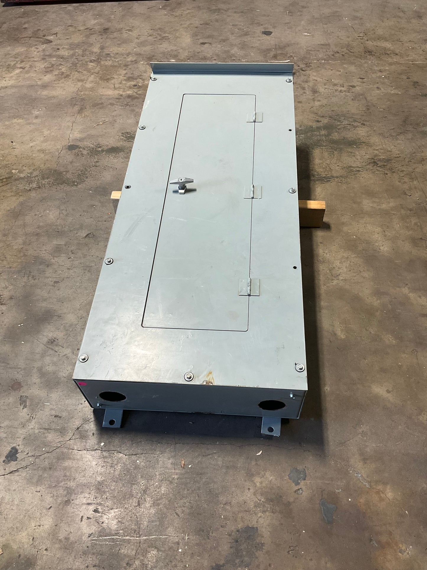 Used Eaton Panelboard 100 Amp Main Lug 480/277 Volt 3 Phase 4 Wire PRL2X 30 Circuit 3R Outdoor (item#p9)