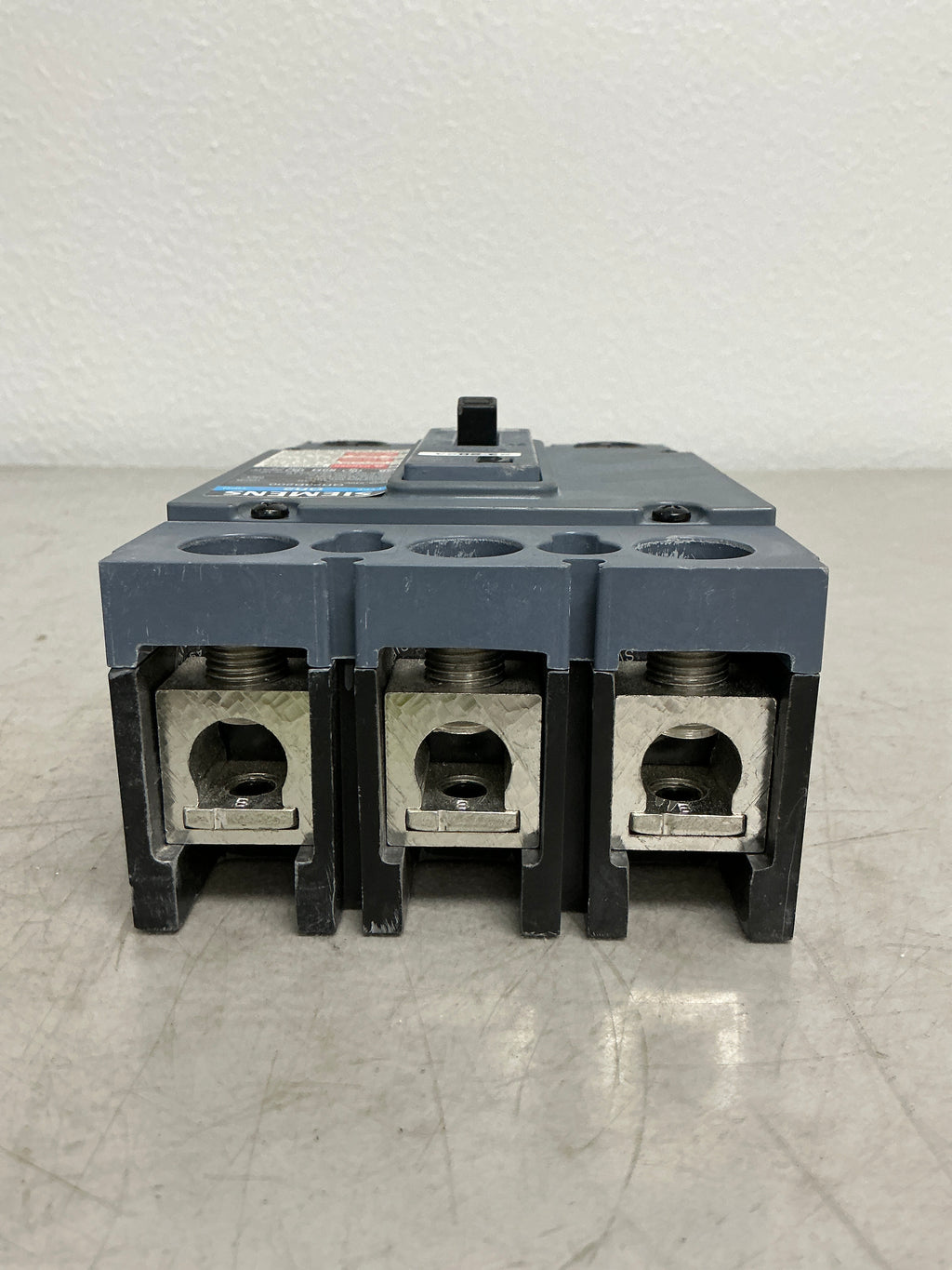Used Siemens QR23B200 3 Pole, 200 Amps, 240V Circuit Breaker