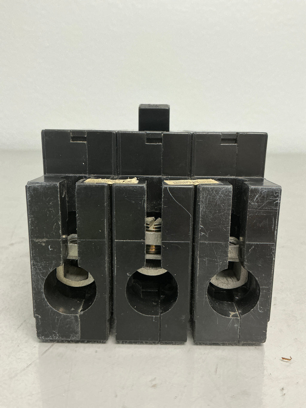 *CHIPPED* Used EH34040 3 Pole, 40 Amps, 480 Volts