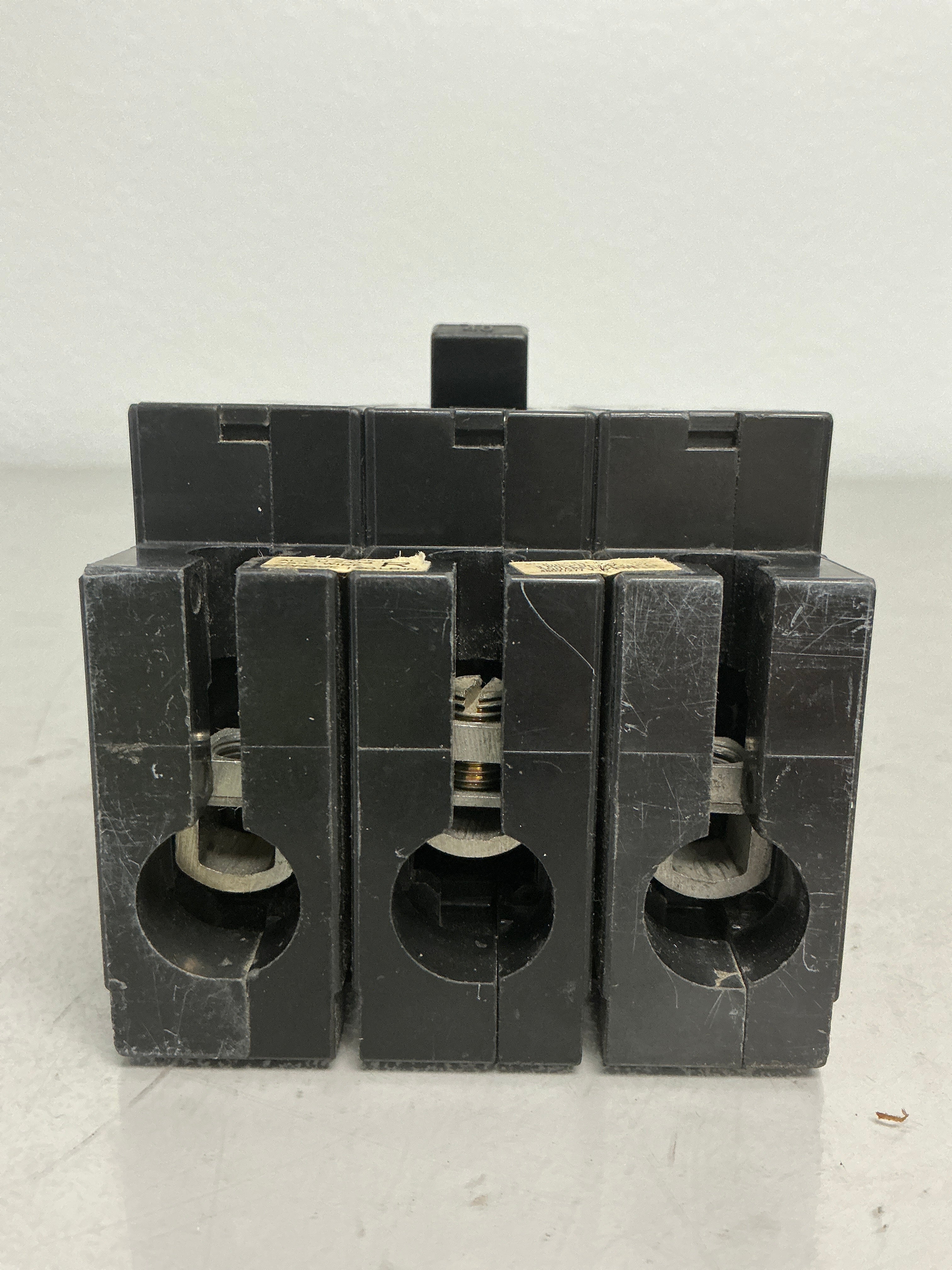 *CHIPPED* Used EH34040 3 Pole, 40 Amps, 480 Volts