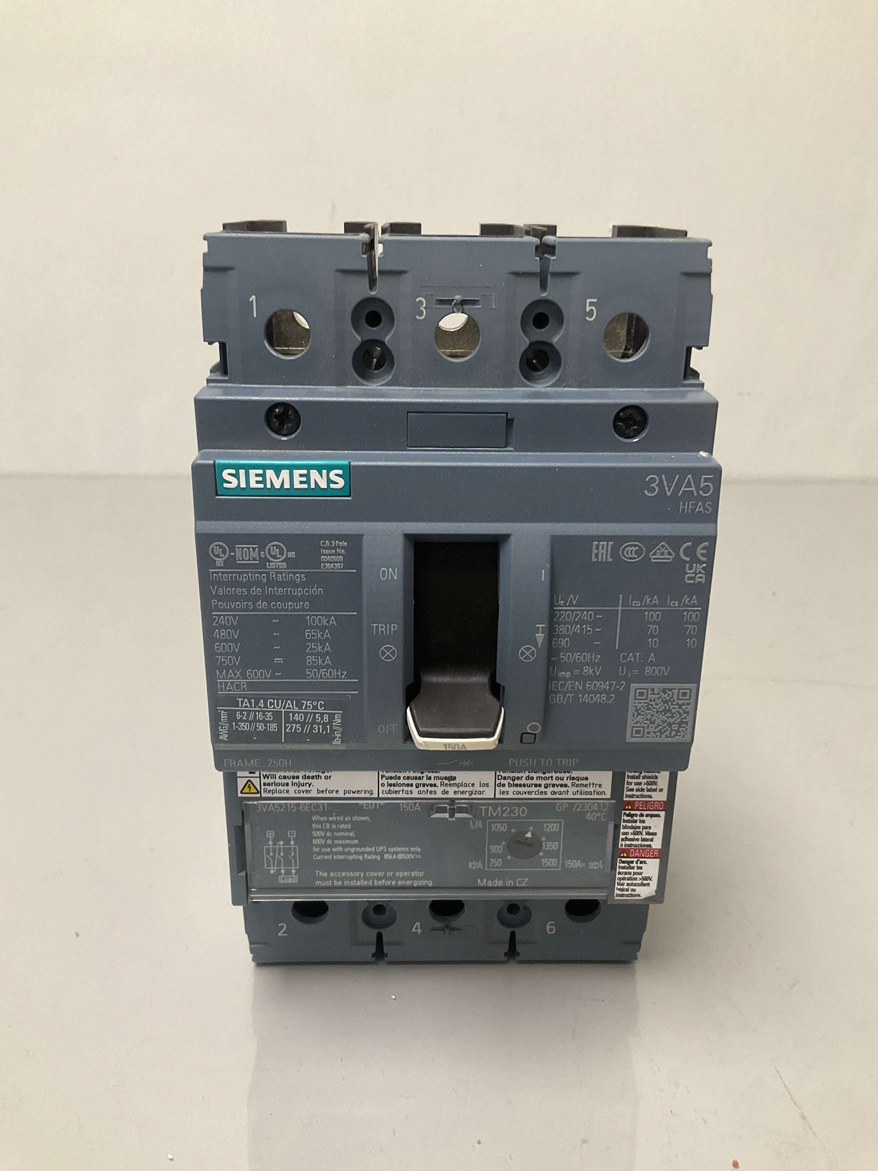 New Siemens 3VA5215-6EC31-0AA0 3 Pole, 150 Amps, 600 Volts Circuit Breaker