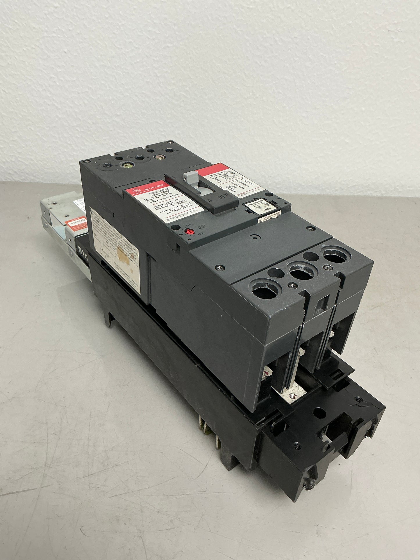 *CHIPPED* Used SFLA36AT0250 3 Pole, 100 Amps