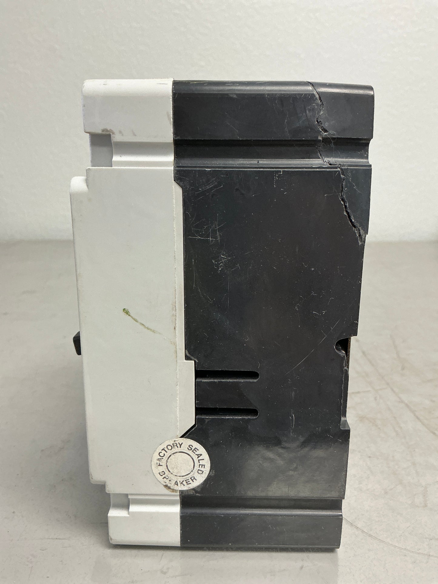 *CHIPPED* Used FDC3070 3 Poles, 70 Amps, 600 Volts