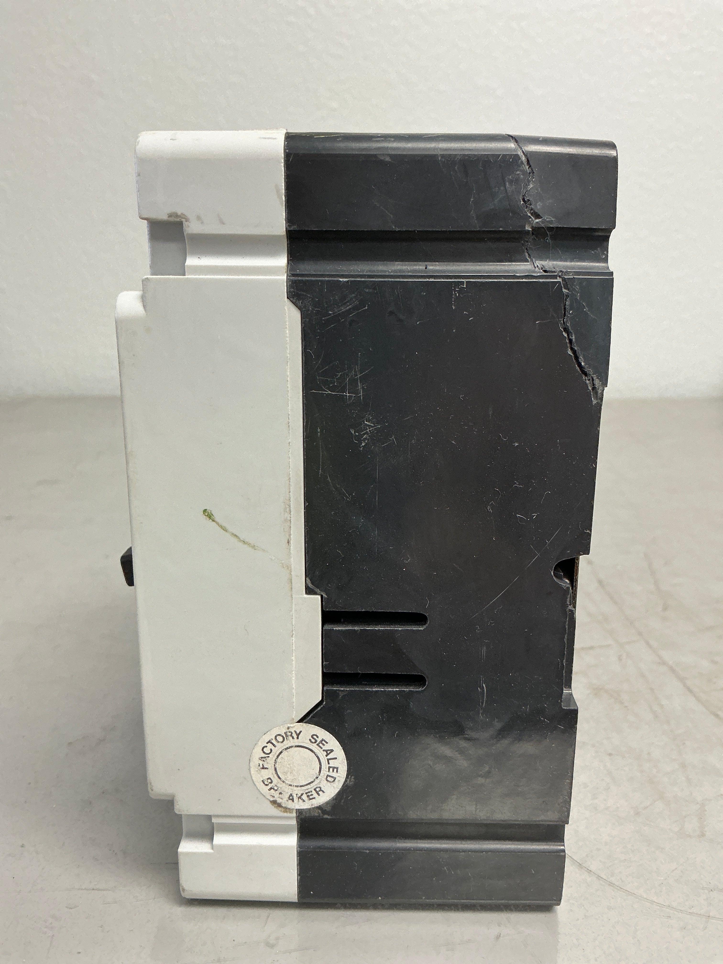*CHIPPED* Used FDC3070 3 Poles, 70 Amps, 600 Volts