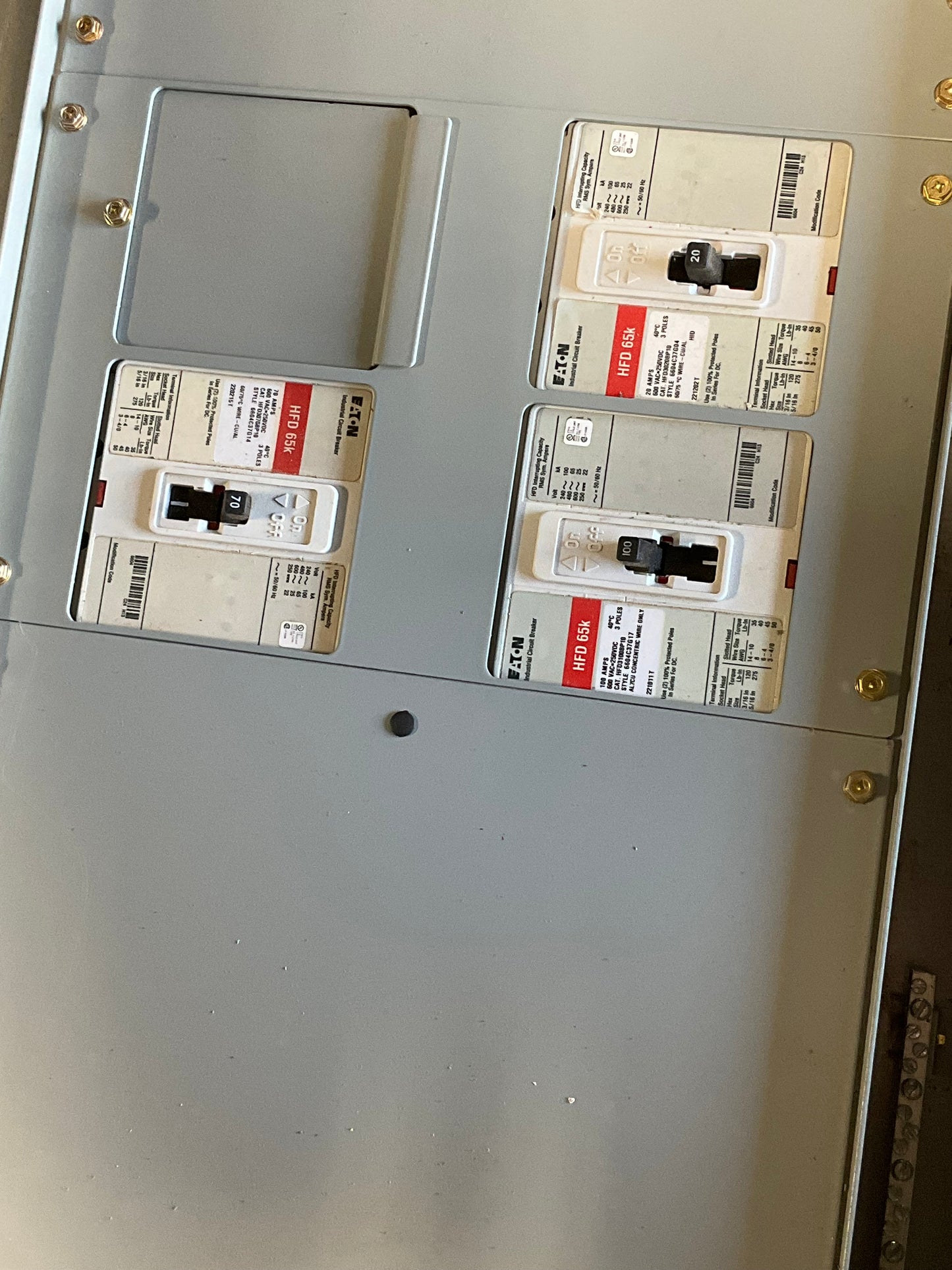 New Eaton Panelboard 400 Amp Main Breaker 480Y/277 Volt MDP 12 Circuit (item#p20)