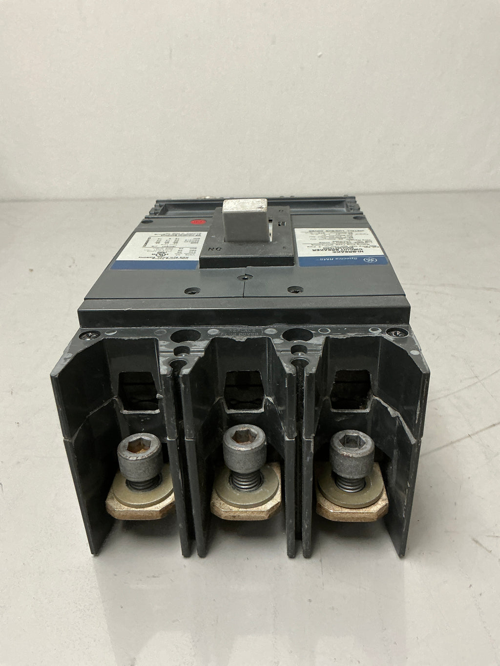 Used GE SGHA36AT0400 3 Pole, 400 Amps, 600 Volts Circuit Breaker