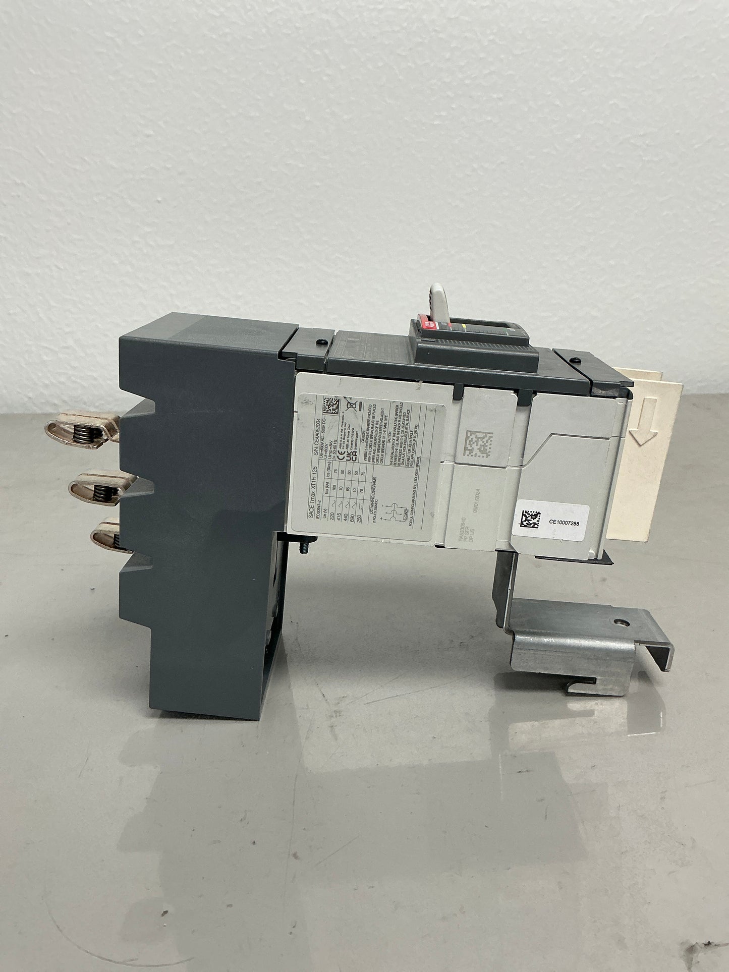 New ABB XT1HU3125AYD000XXX 125 Amps, 3 Pole, Breaker
