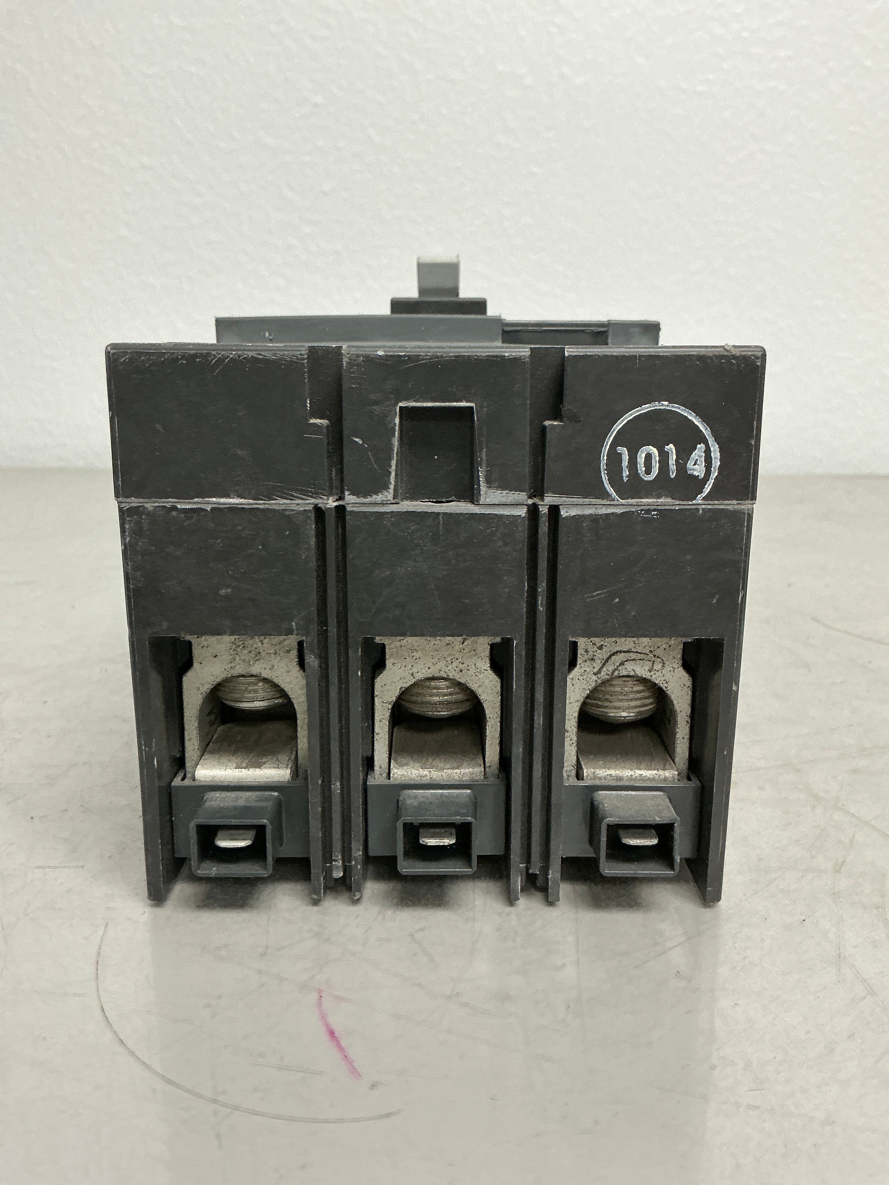 *CHIPPED* Used SFHA36AT0250 3 Pole, 250 Amps, 600 Volts