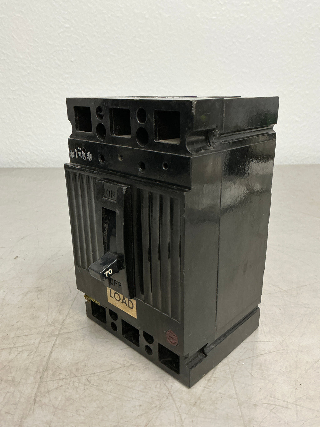 *CHIPPED* Used TED134070 3 Pole, 70 Amps, 480 Volts Circuit Breaker