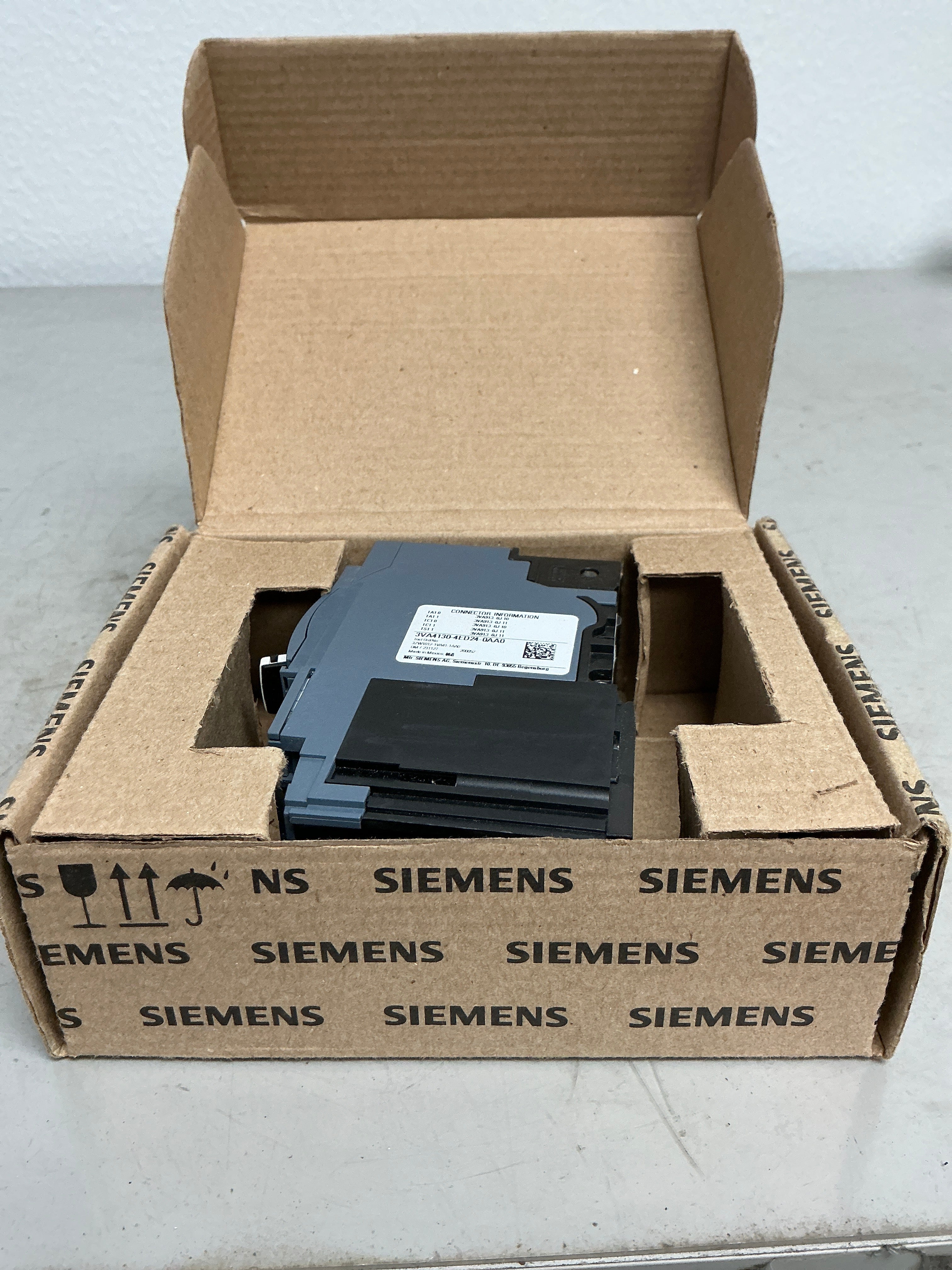 New Siemens 3VA4130-4ED24-0AA0 2 Pole, 30 Amps Circuit Breaker