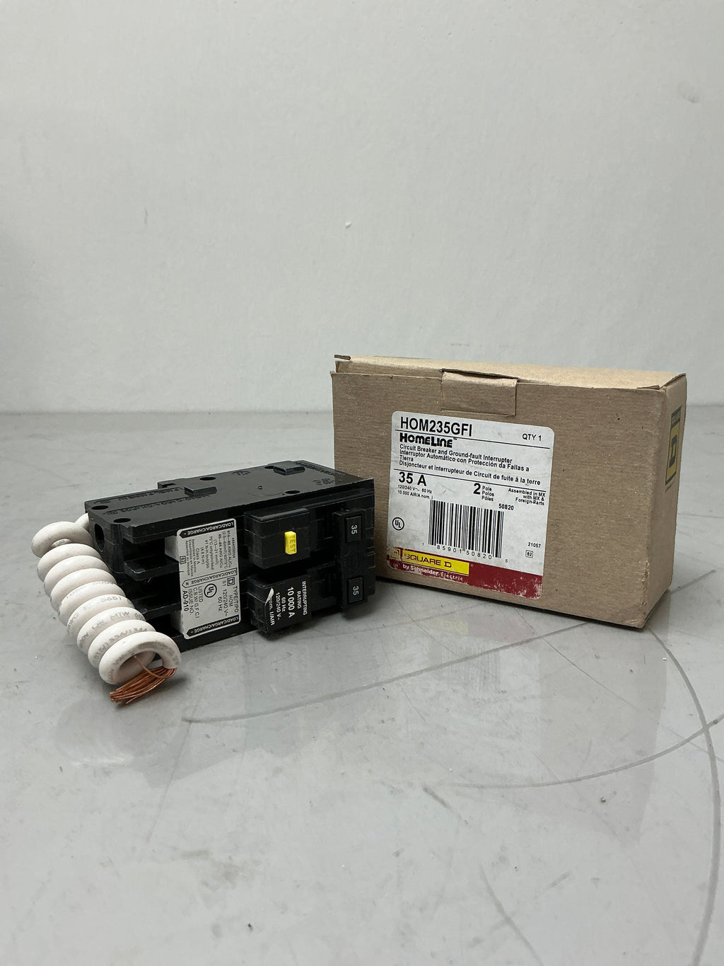 New Square D HOM235GFI 2 Pole, 35 Amps, 240 Volts Circuit Breaker