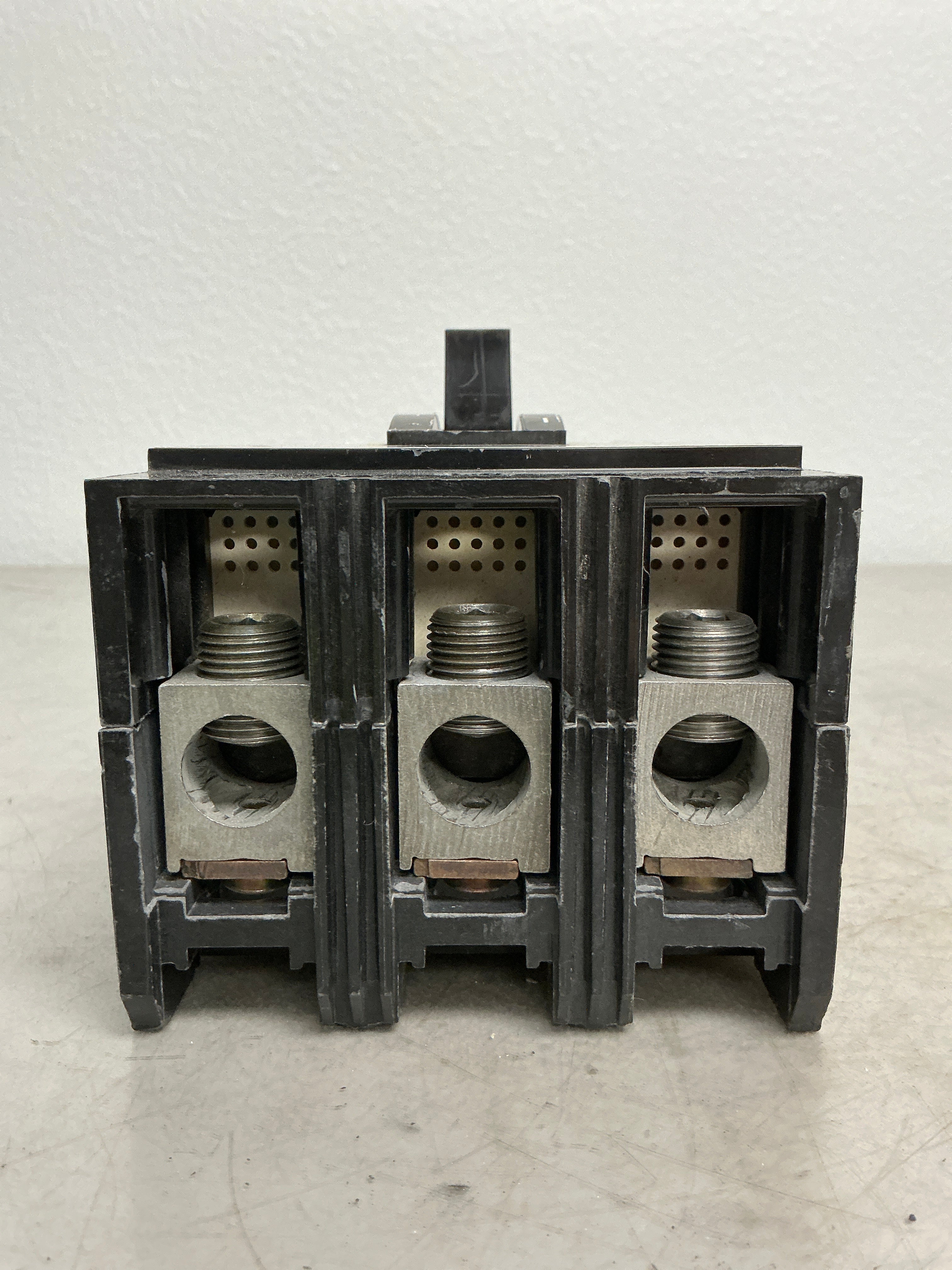 Used Square D KAL36250 3 Pole, 250 Amps, 600 Volts Circuit Breaker