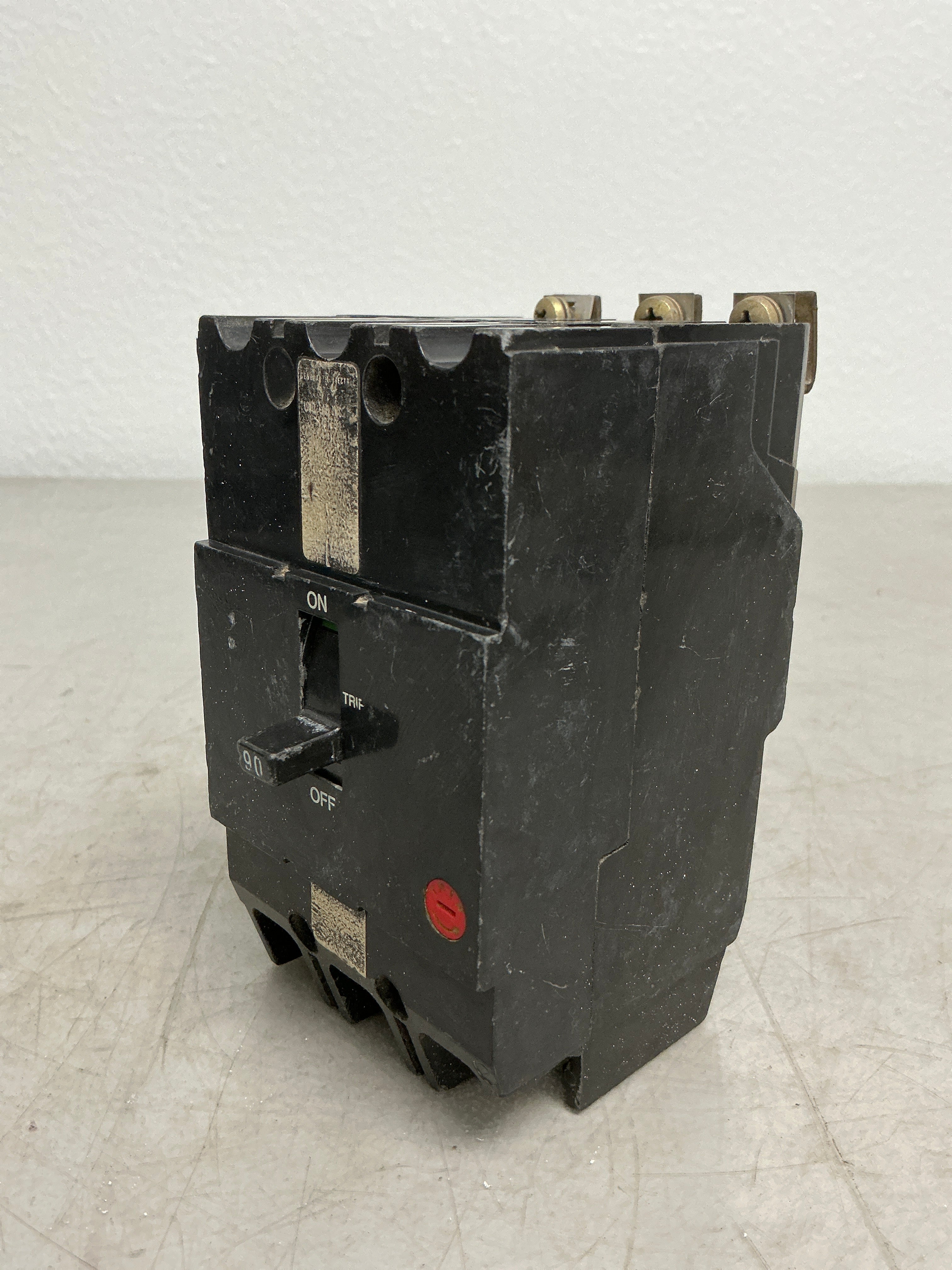 *CHIPPED* Used TEY390 3 Pole, 90 Amps, 480 Volts Circuit Breaker