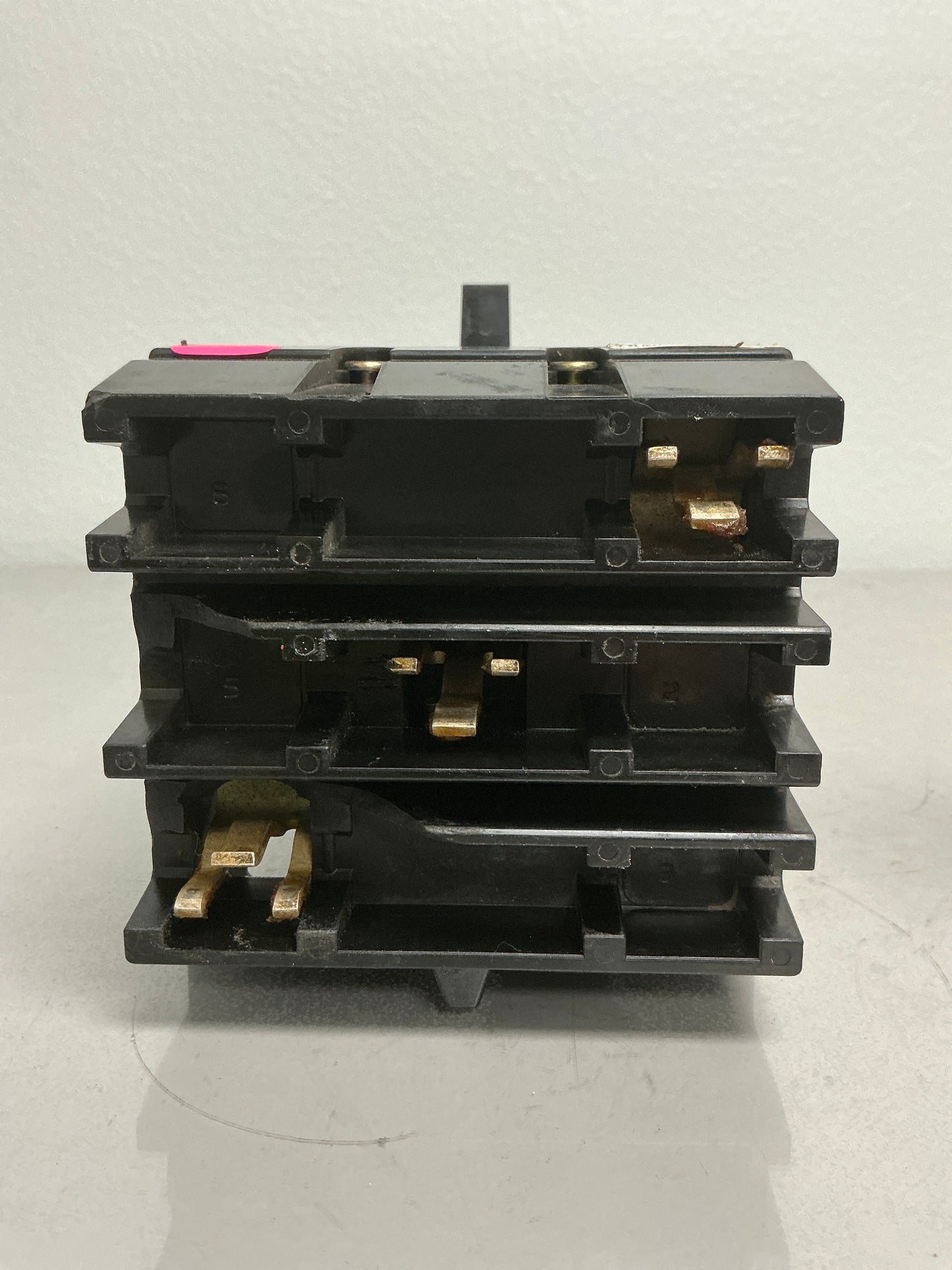 *CHIPPED* Used Square D FA34020 3 Pole, 20 Amps, 480 Volts