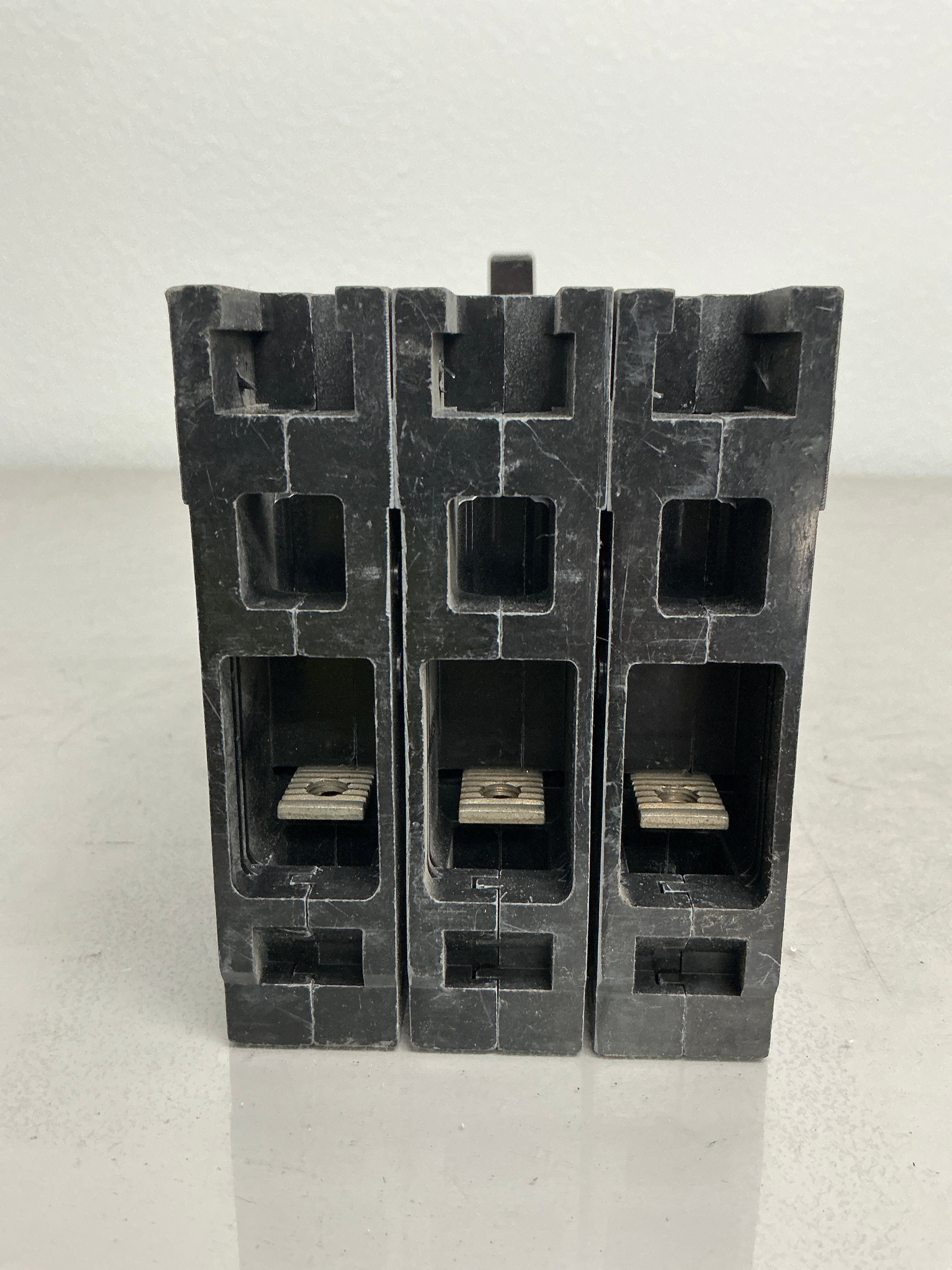 Used Siemens CED63B030 3 Pole, 30 Amps, 600 Volts