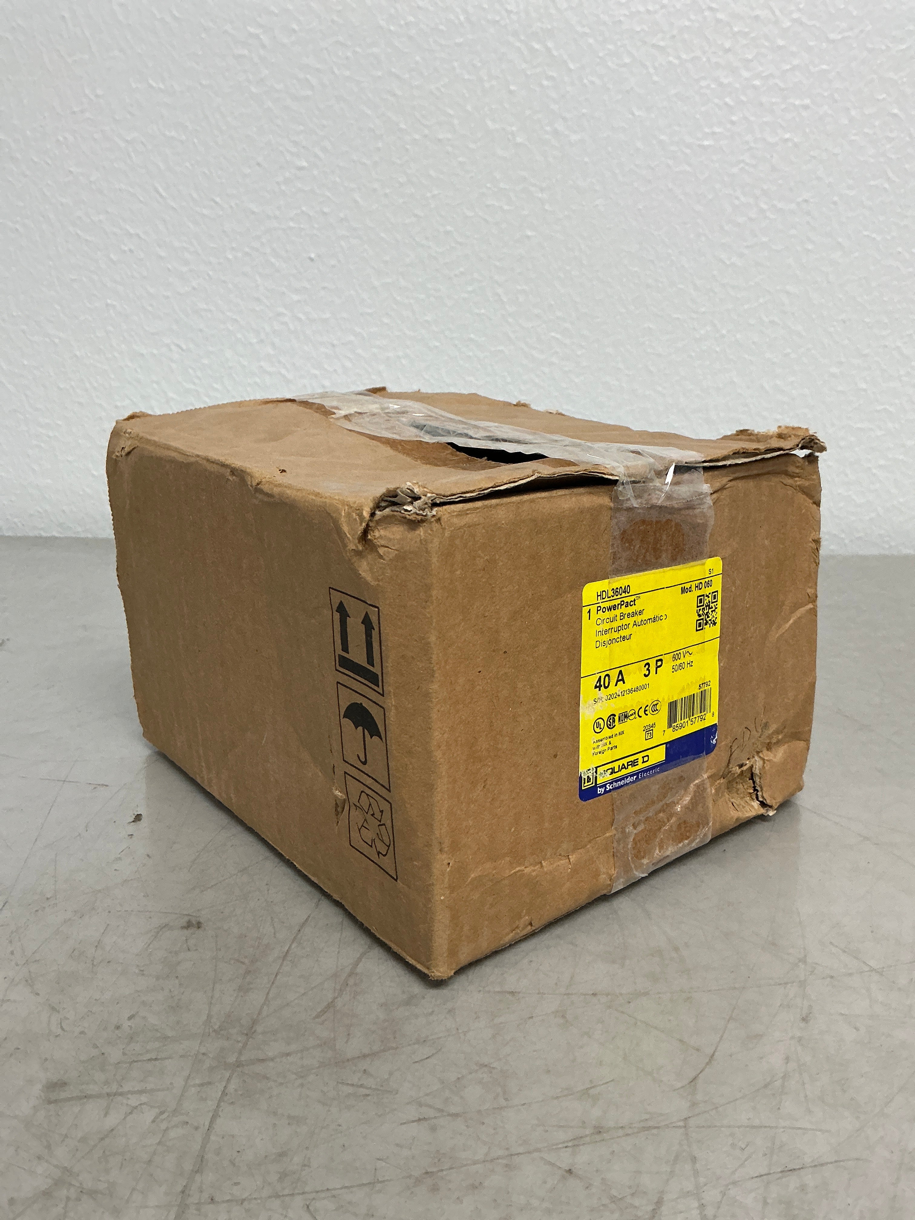 New Square D HDL36040 3 Pole, 40 Amps, 600 Volts Circuit Breaker