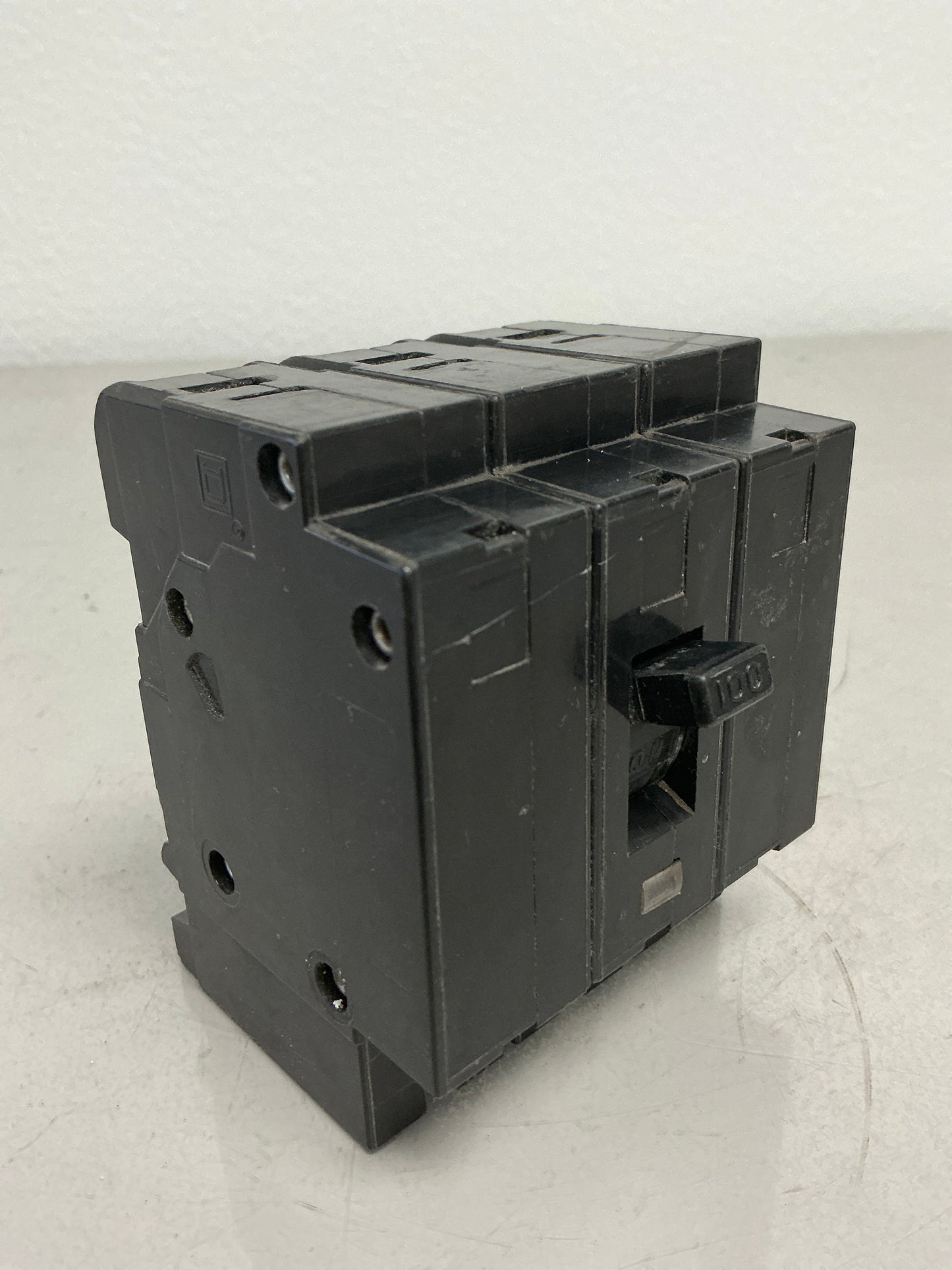 *CHIPPED* Used Square D QE3100VH 3 Pole, 100 Amps, 240 Volts