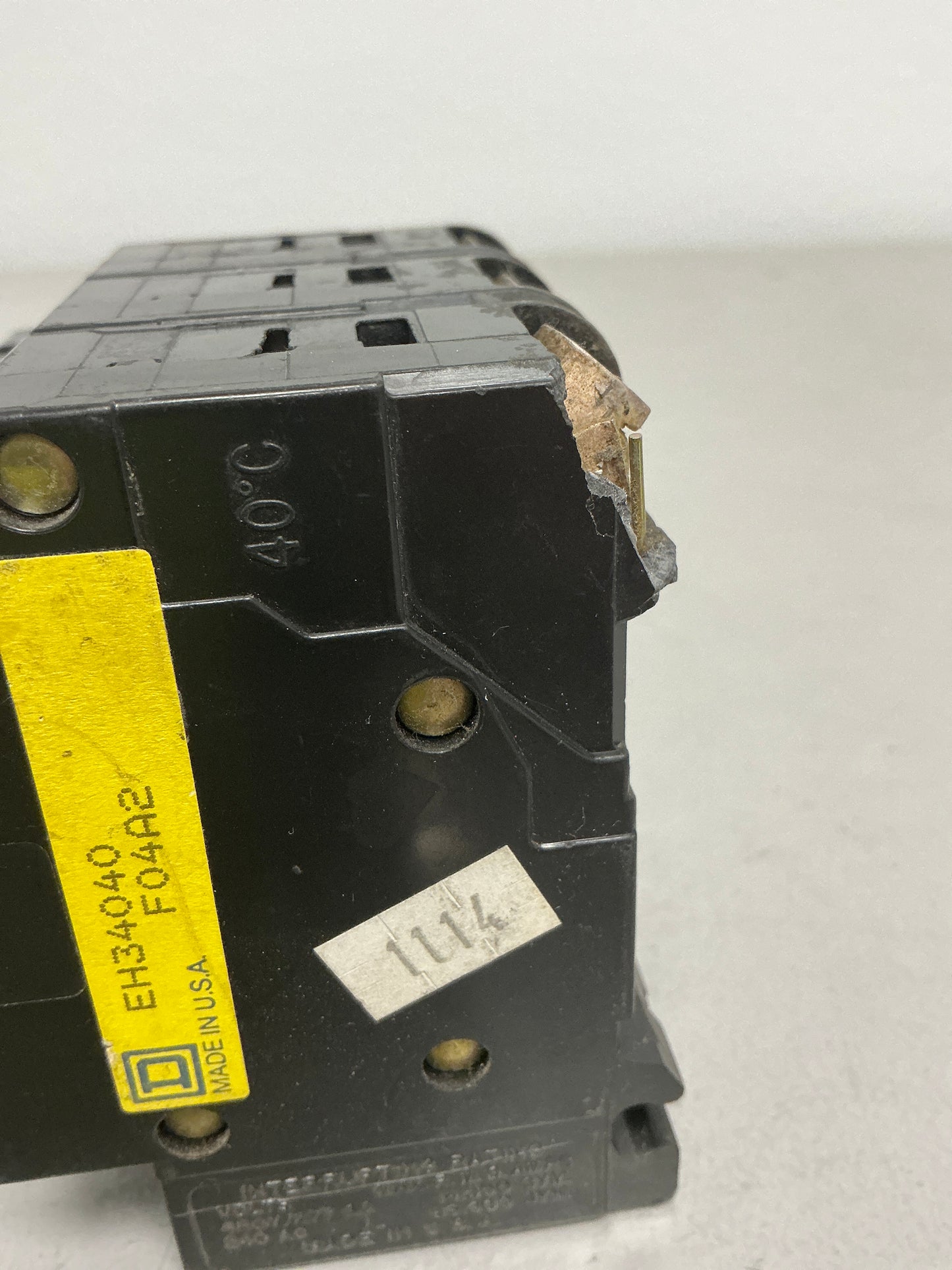 *CHIPPED* Used EH34040 3 Pole, 40 Amps, 480 Volts