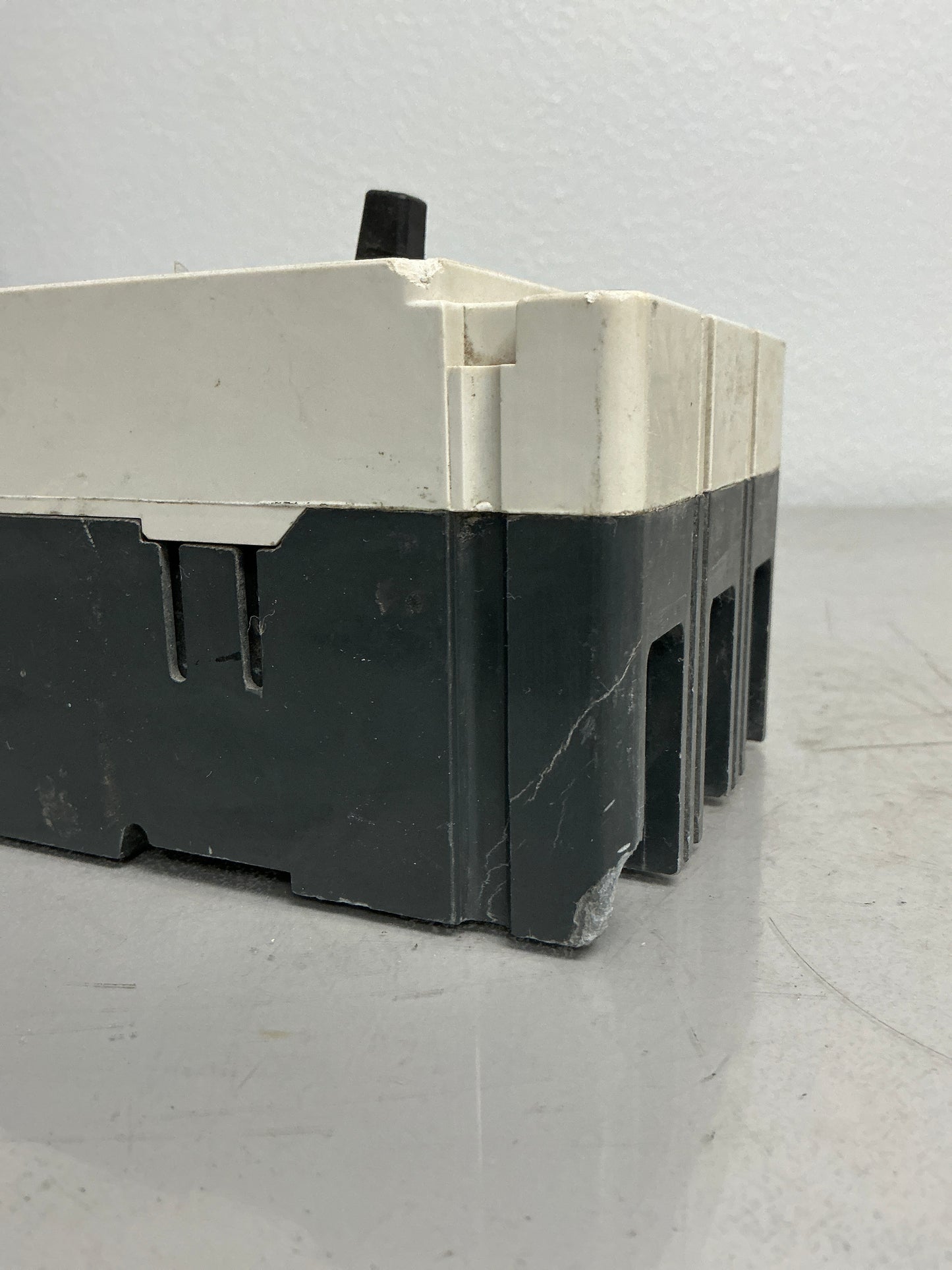 *CHIPPED* Used FD3030BP10 3 Poles, 30 Amps, 600 Volts