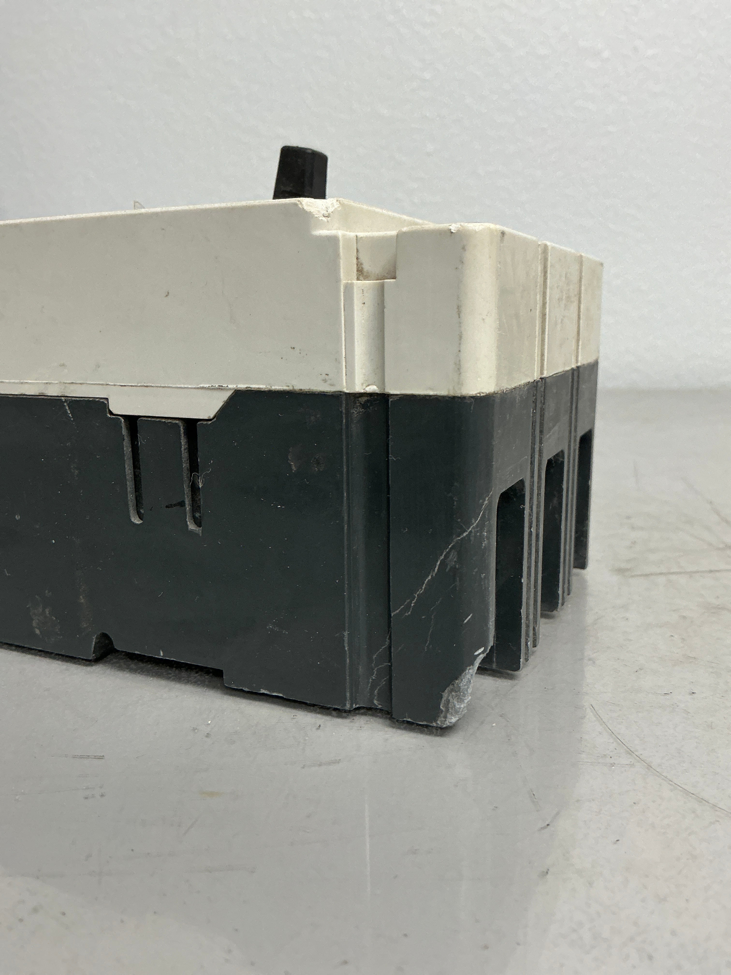 *CHIPPED* Used FD3030BP10 3 Poles, 30 Amps, 600 Volts