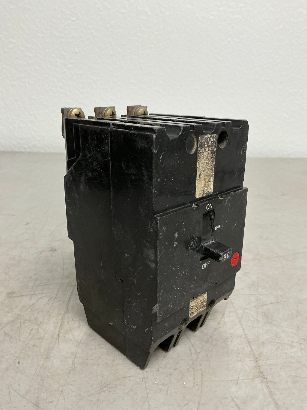 *CHIPPED* Used TEY390 3 Pole, 90 Amps, 480 Volts Circuit Breaker