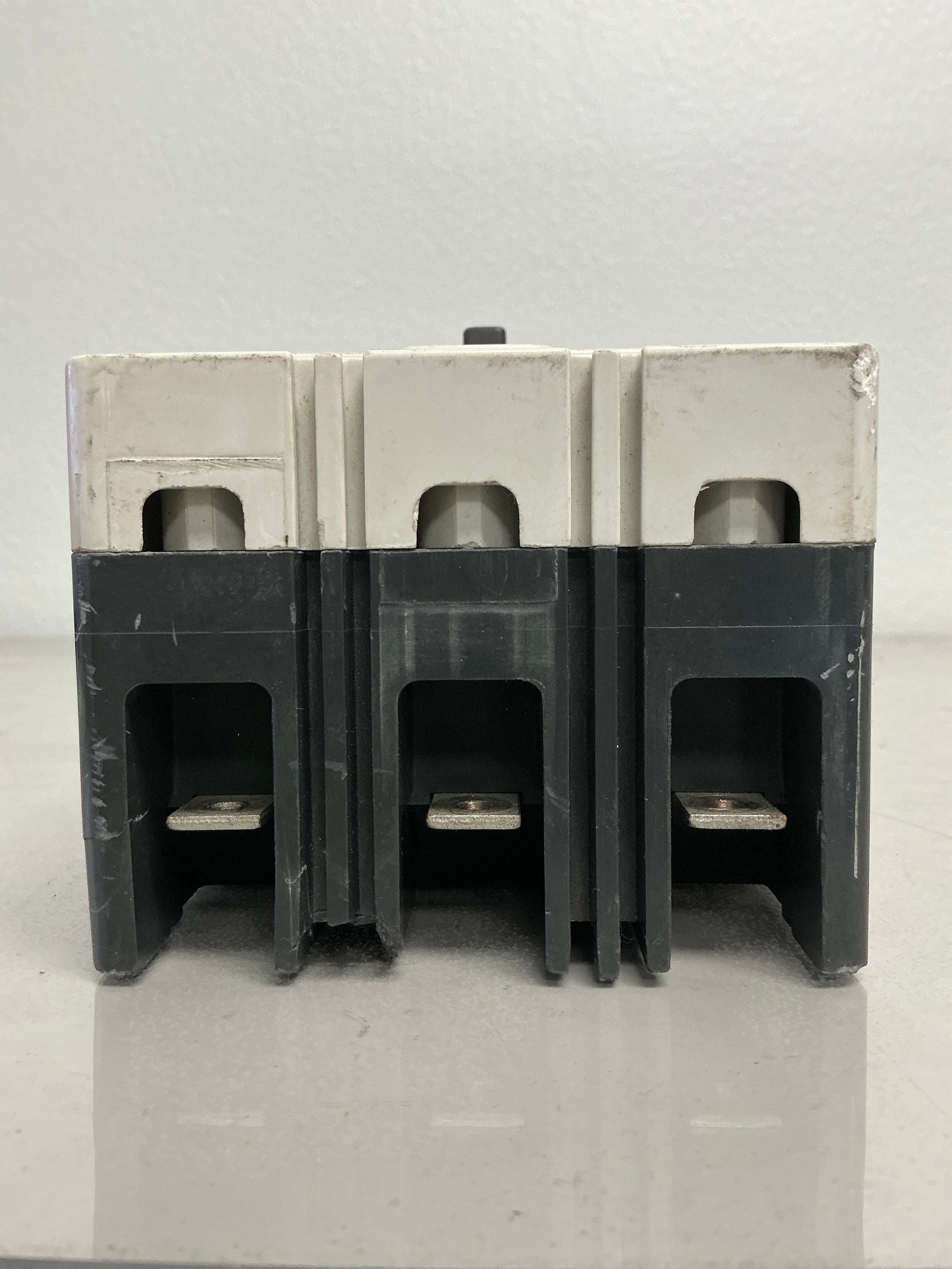 *CHIPPED* Used FD3100 3 Poles, 100 Amps, 600 Vac