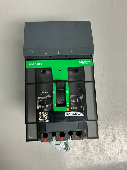 *CHIPPED* see picture Used BDA36030 3 Pole, 30 Amps Circuit Breaker