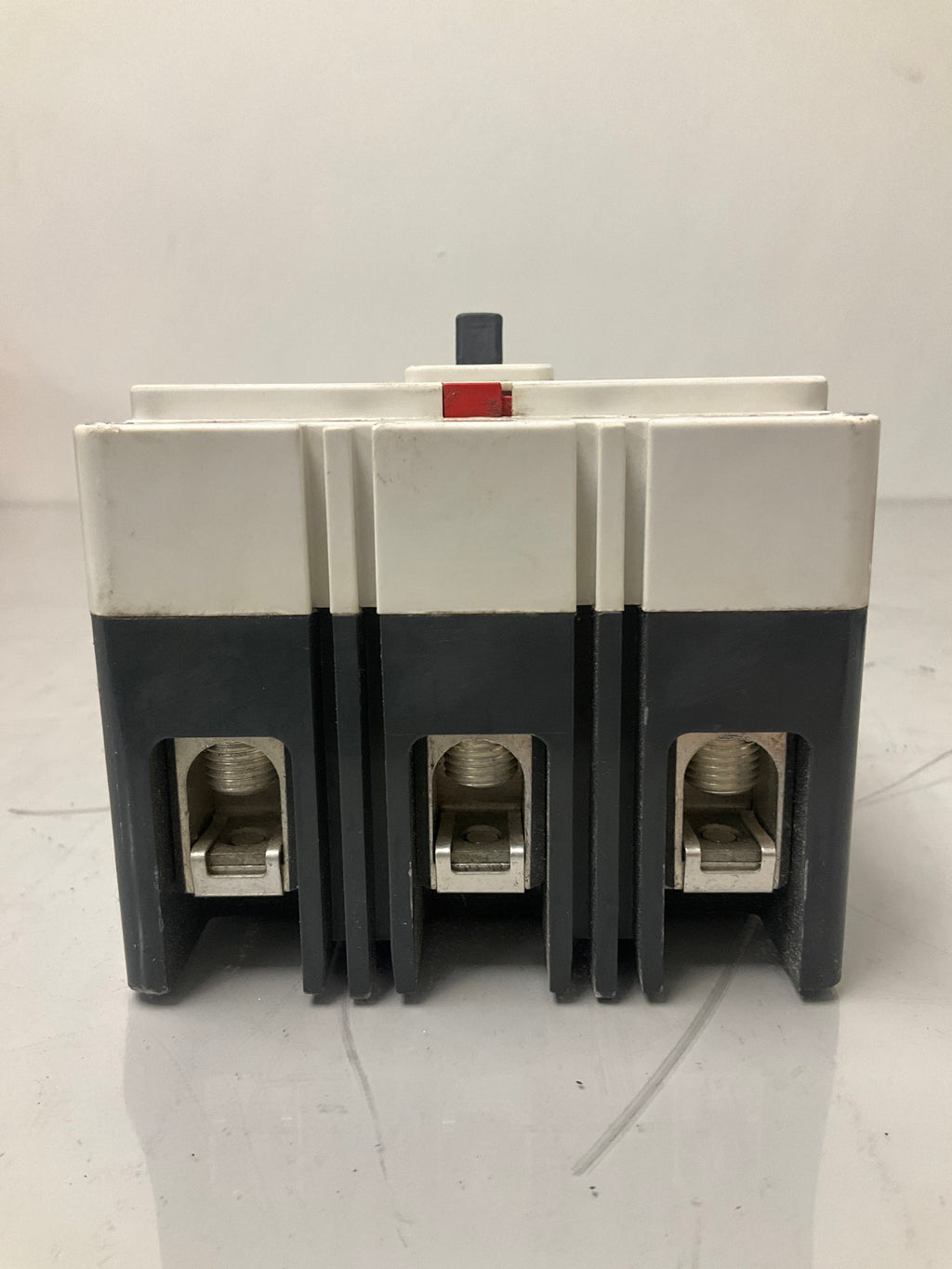 New Eaton EDB3175BP10 3 Pole, 175 Amps, circuit Breaker