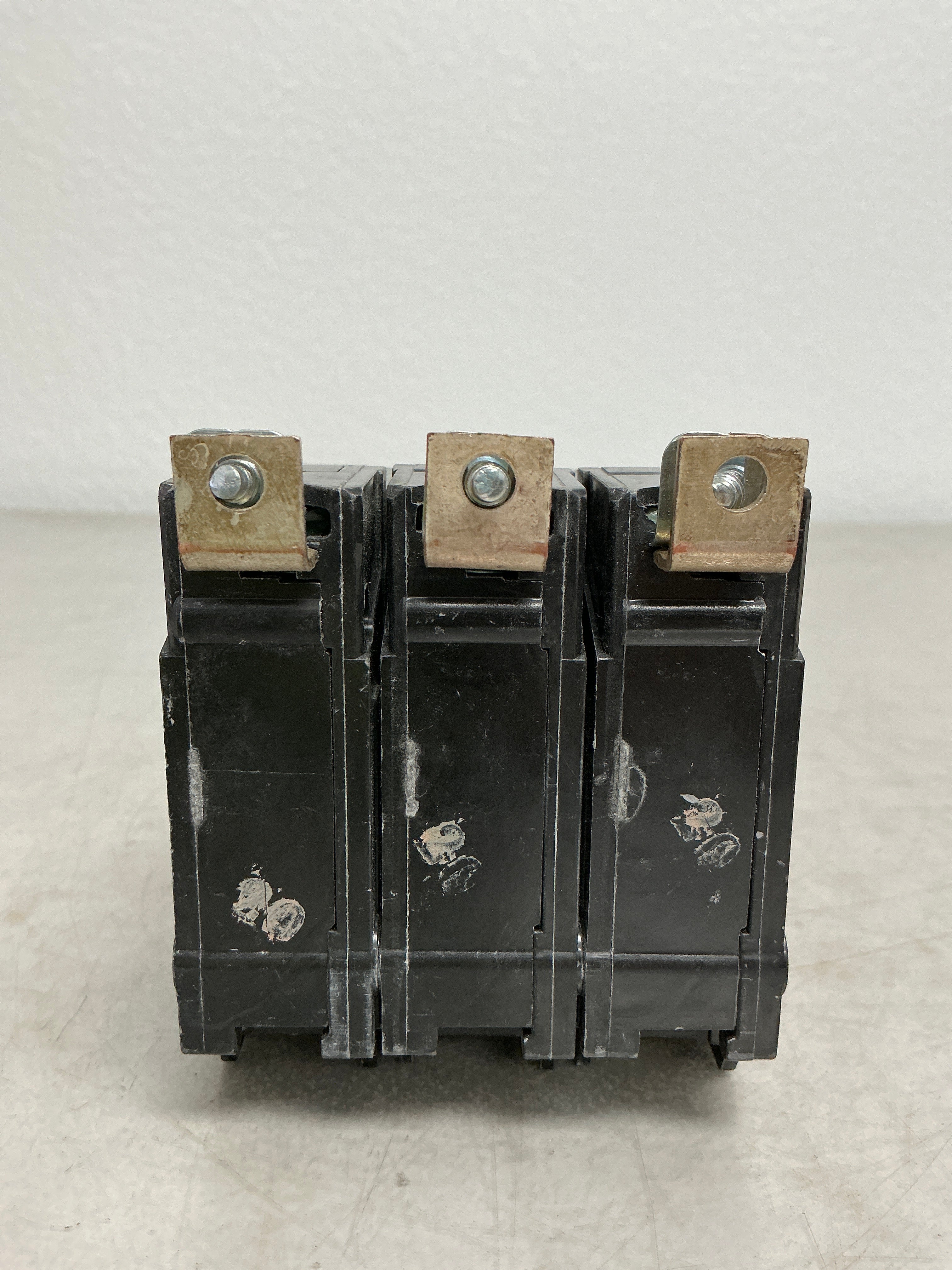 Used THHQB32025 3 Pole, 25 Amps, 240 Volts