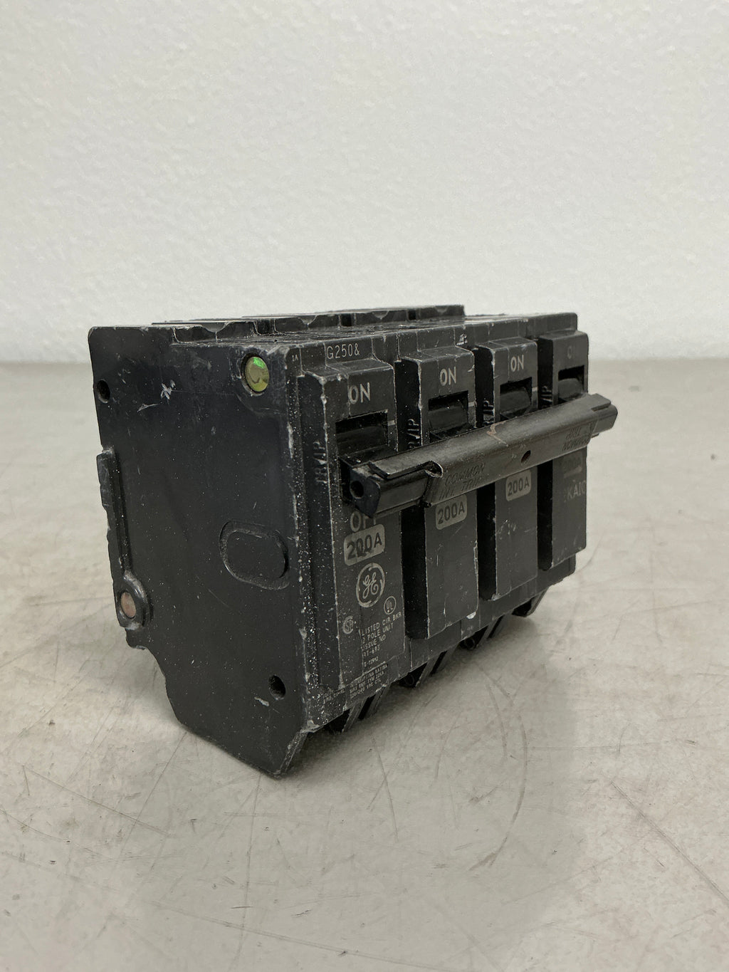Used THQMV200 2 Poles, 200 Amps, 240 Volts