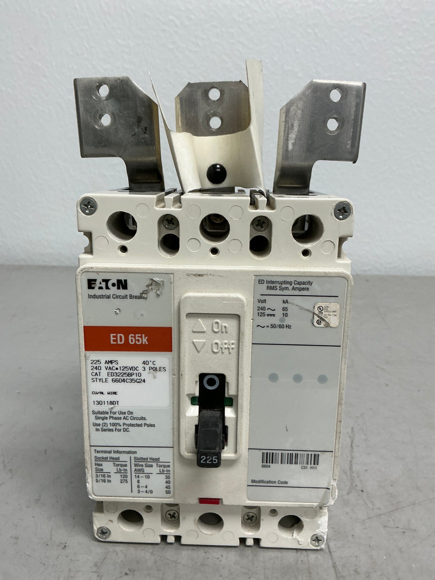 *CHIPPED* New ED3225BP10 3 Pole, 225 Amps, 240 Volts
