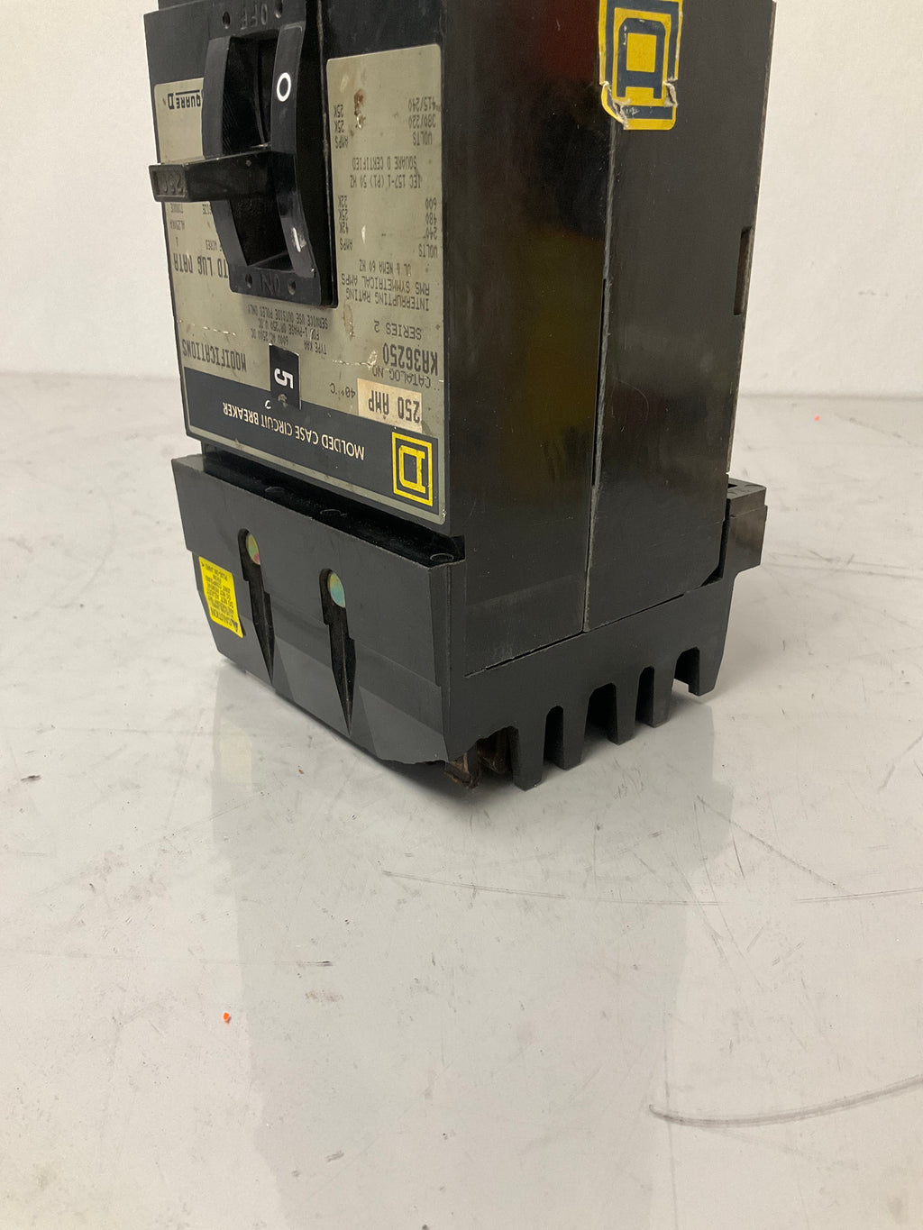 *CHIPPED* Used Square D KA36250 3 Pole, 250 Amps, 600 Volts circuit Breaker