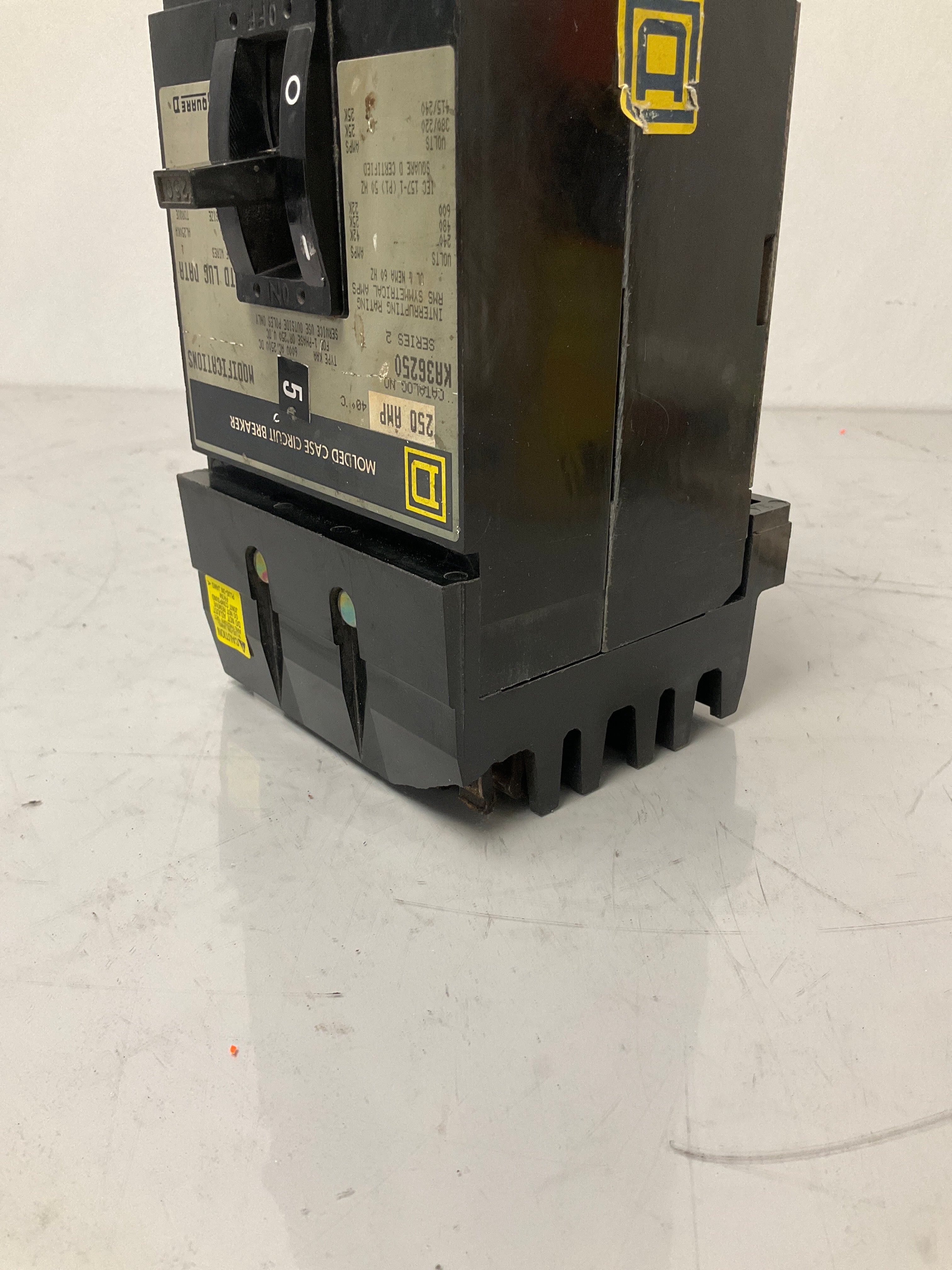 *CHIPPED* Used Square D KA36250 3 Pole, 250 Amps, 600 Volts circuit Breaker