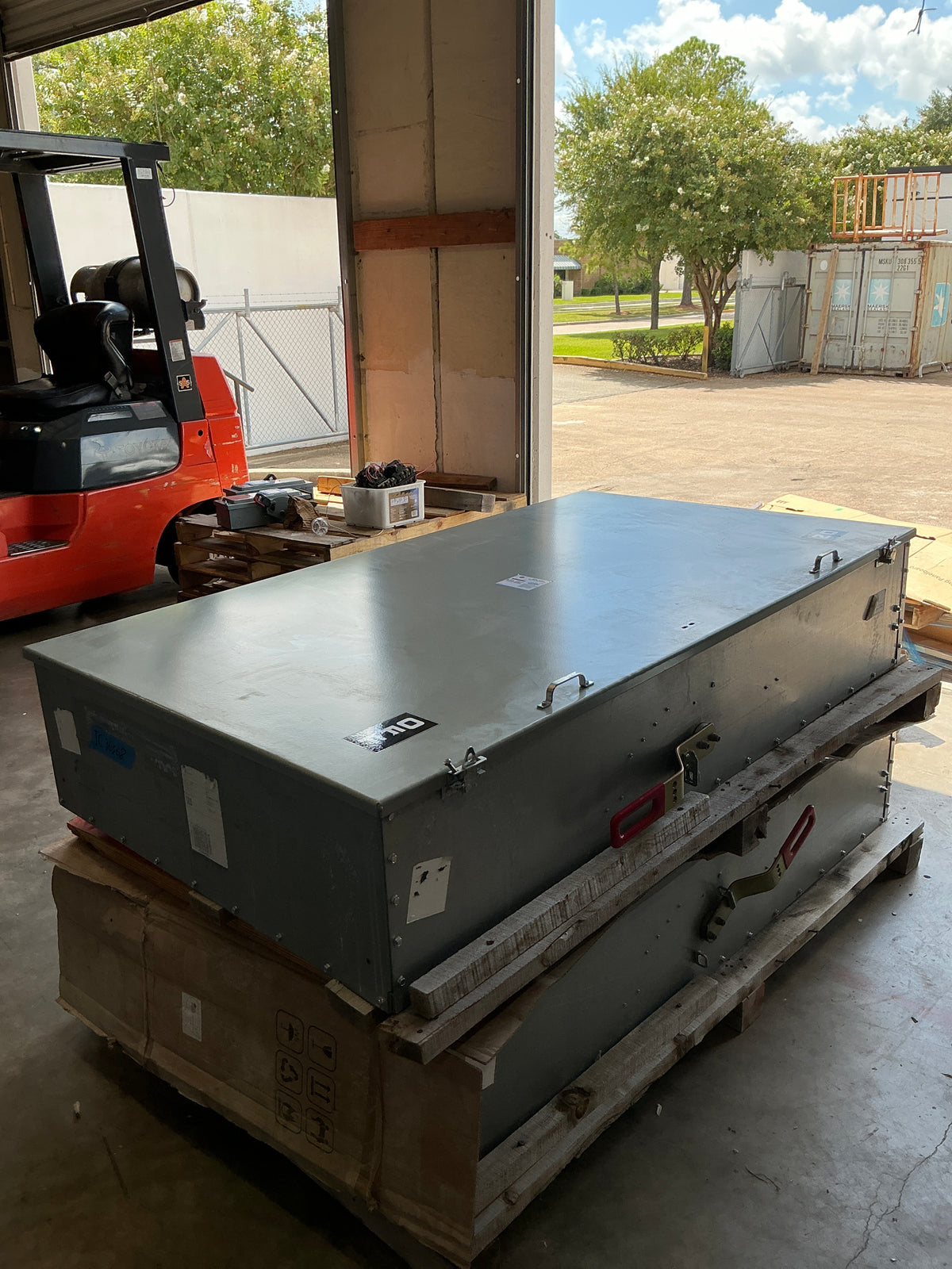 New GE TC36368 1200 Amp Non Fused. Indoor Electrical Disconnect