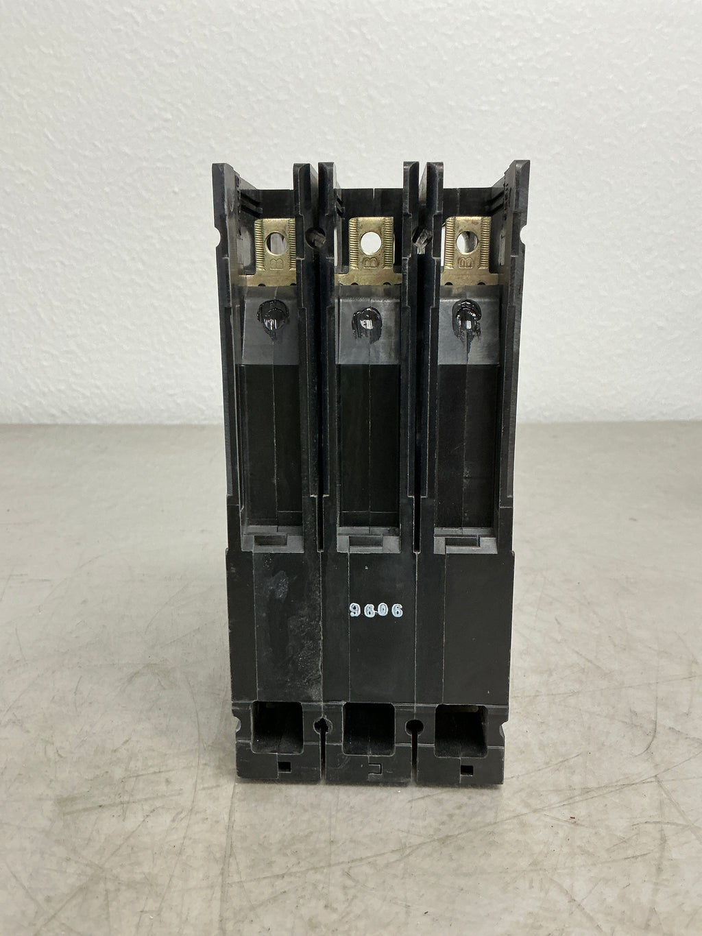 Used Siemens HED43B040 3 Pole, 40 Amps, 480 Volts Circuit Breaker