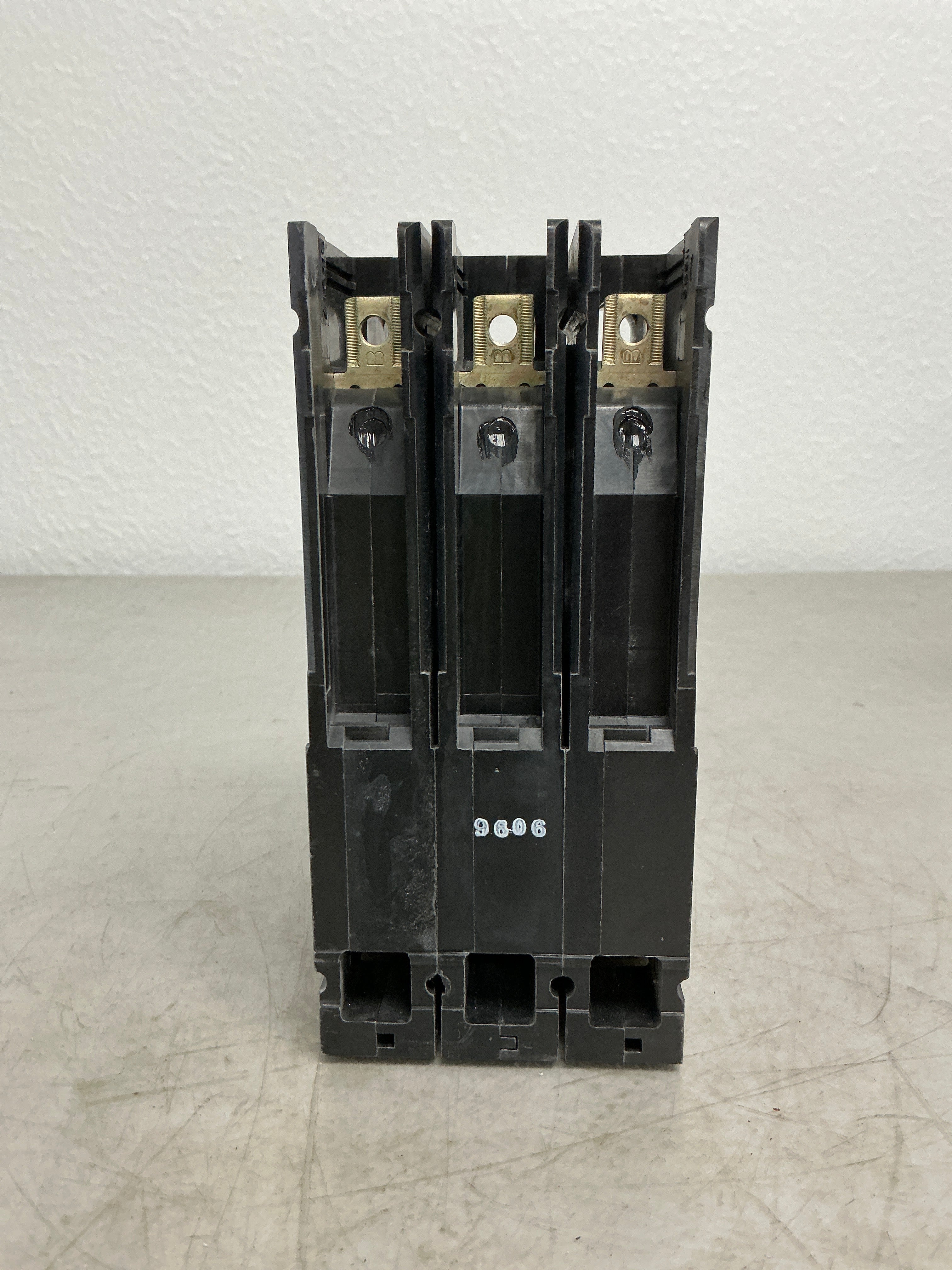Used Siemens HED43B040 3 Pole, 40 Amps, 480 Volts Circuit Breaker