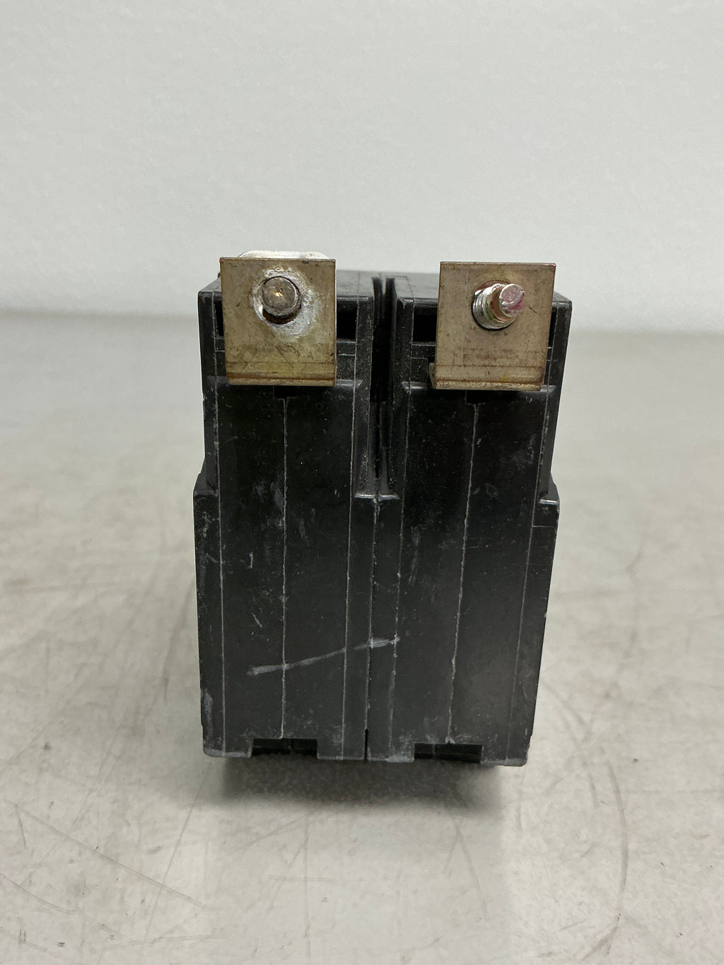 Used THQB2125 2 Pole, 25 Amps, 240 Volts