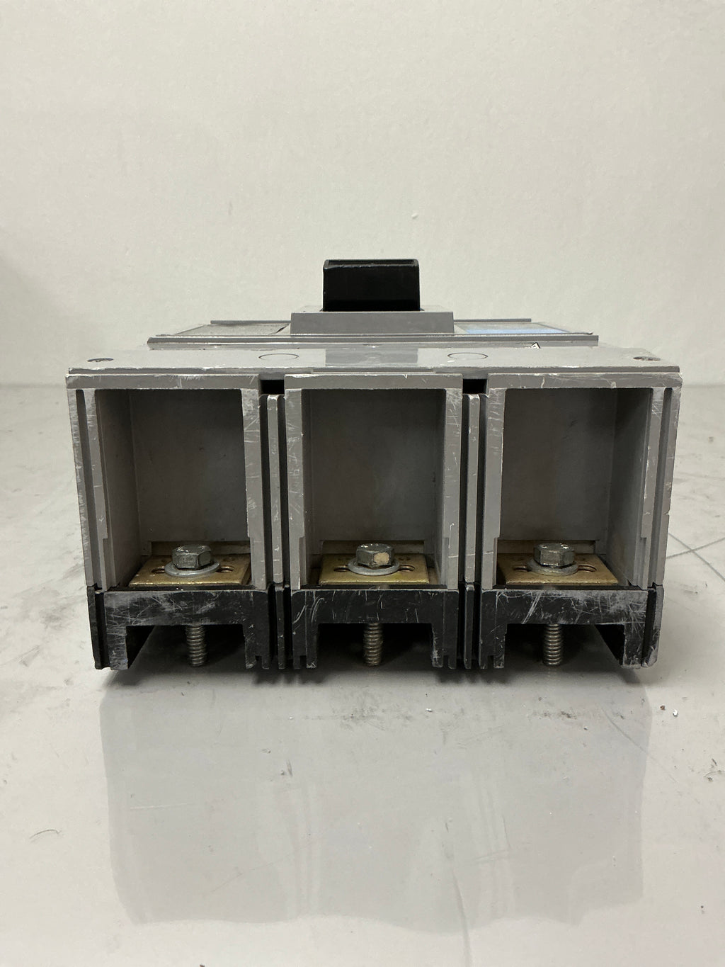 Used Siemens LD63F600 3 Pole, 600 Amps, 600 Volts Circuit Breaker