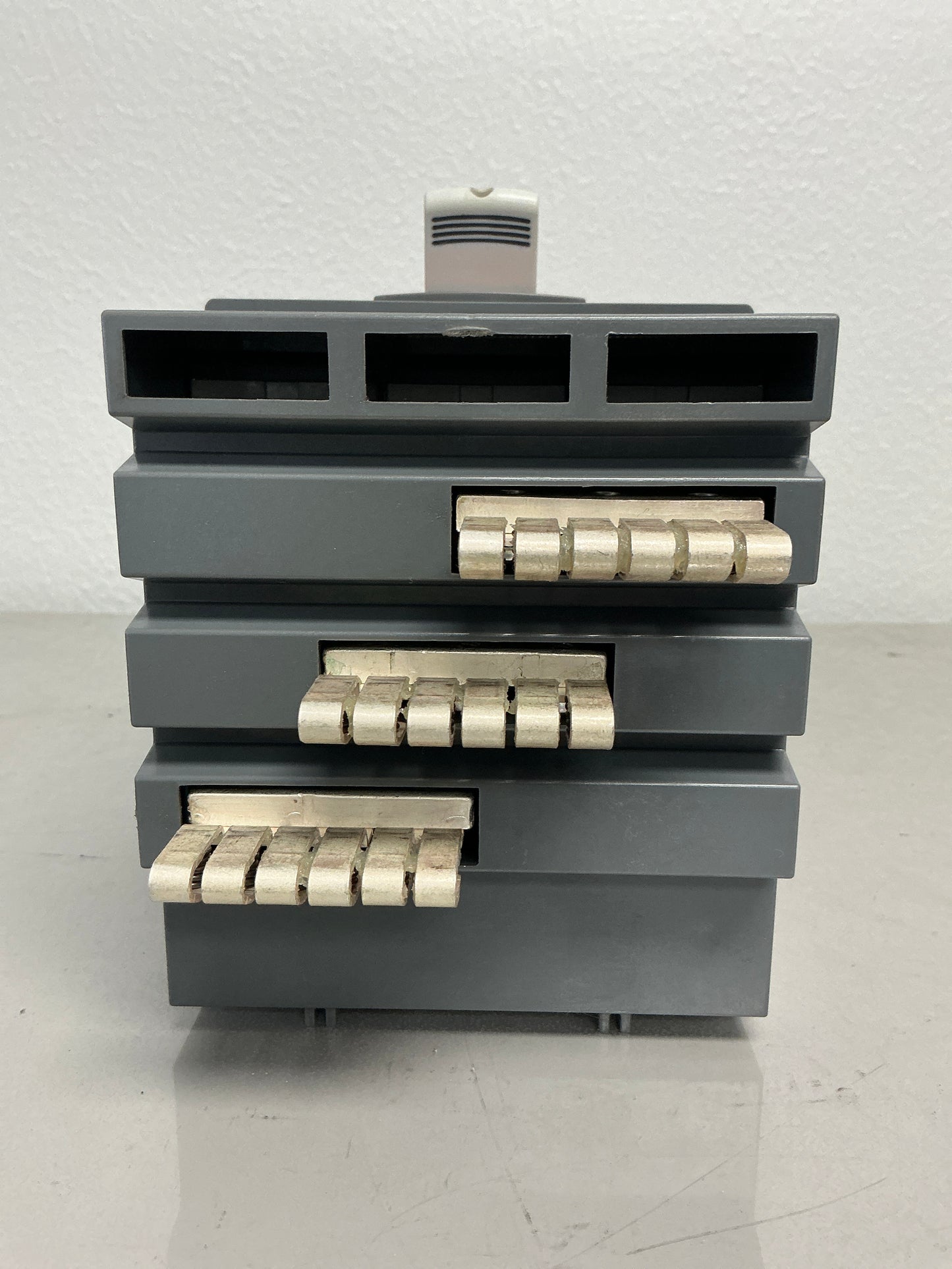 New ABB XT5HU33ABYN000XXX  Circuit Breaker 300 Amps, 3 Pole XT5H