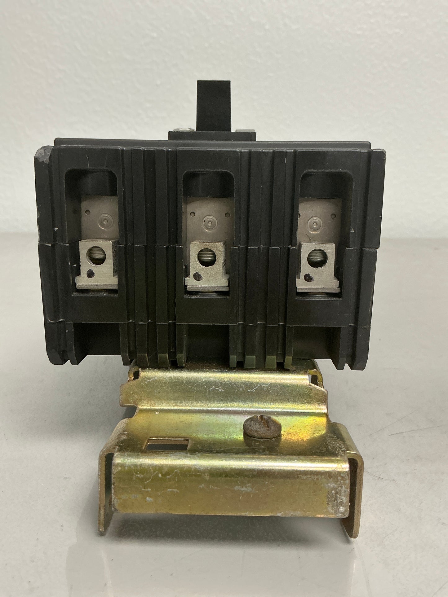 *CHIPPED* Used Square D FA34020 3 Pole, 20 Amps, 480 Volts