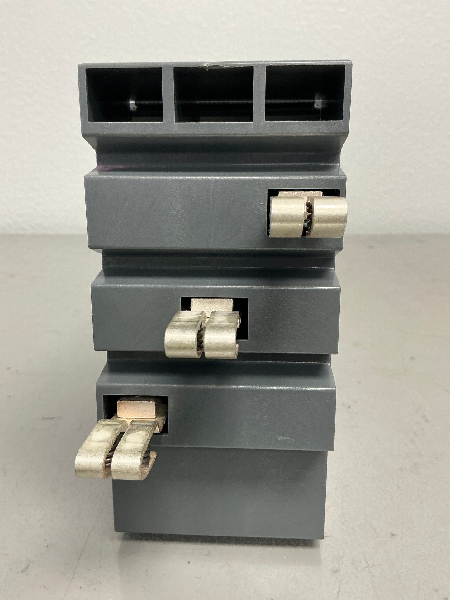 New ABB XT1HU3070AYD000XXX 70 Amps, 3 Poles, Breaker