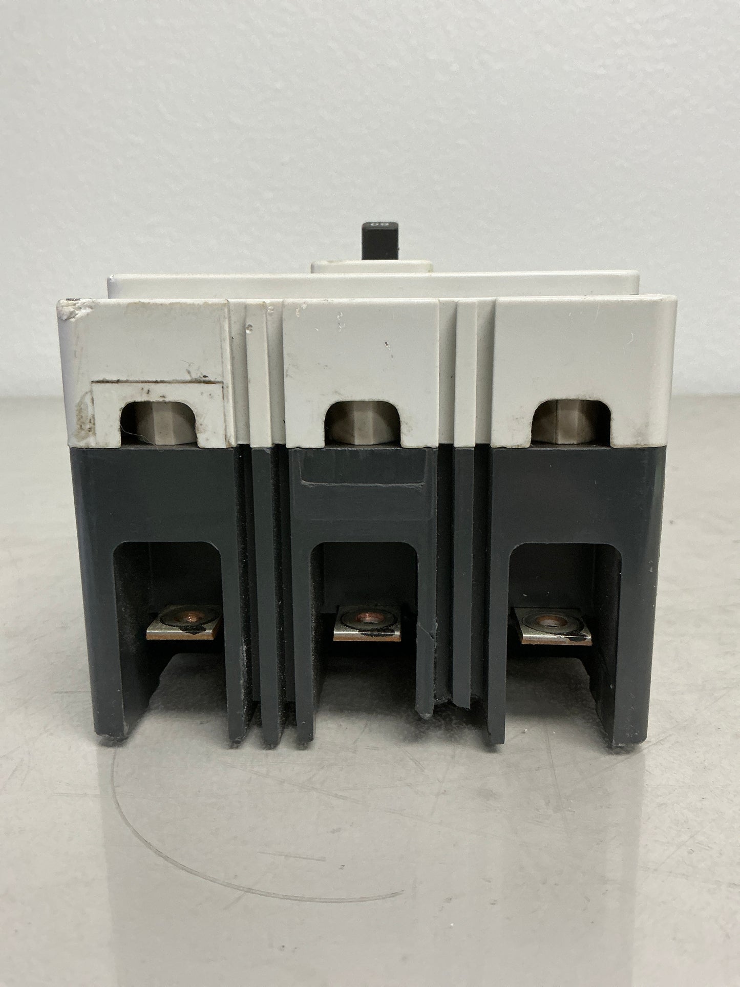 *CHIPPED* Used HFD3080BP10 3 Poles, 80 Amps, 600 Volts