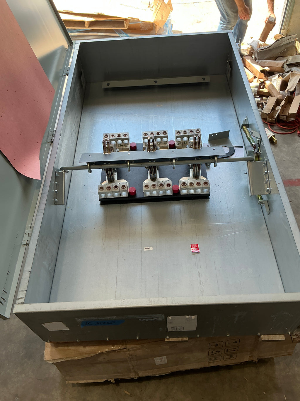 New GE TC36368 1200 Amp Non Fused. Indoor Electrical Disconnect
