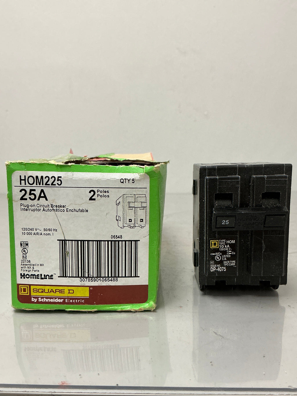 New Square D HOM225 2 Pole, 25 Amps, 240 Volts Circuit Breaker